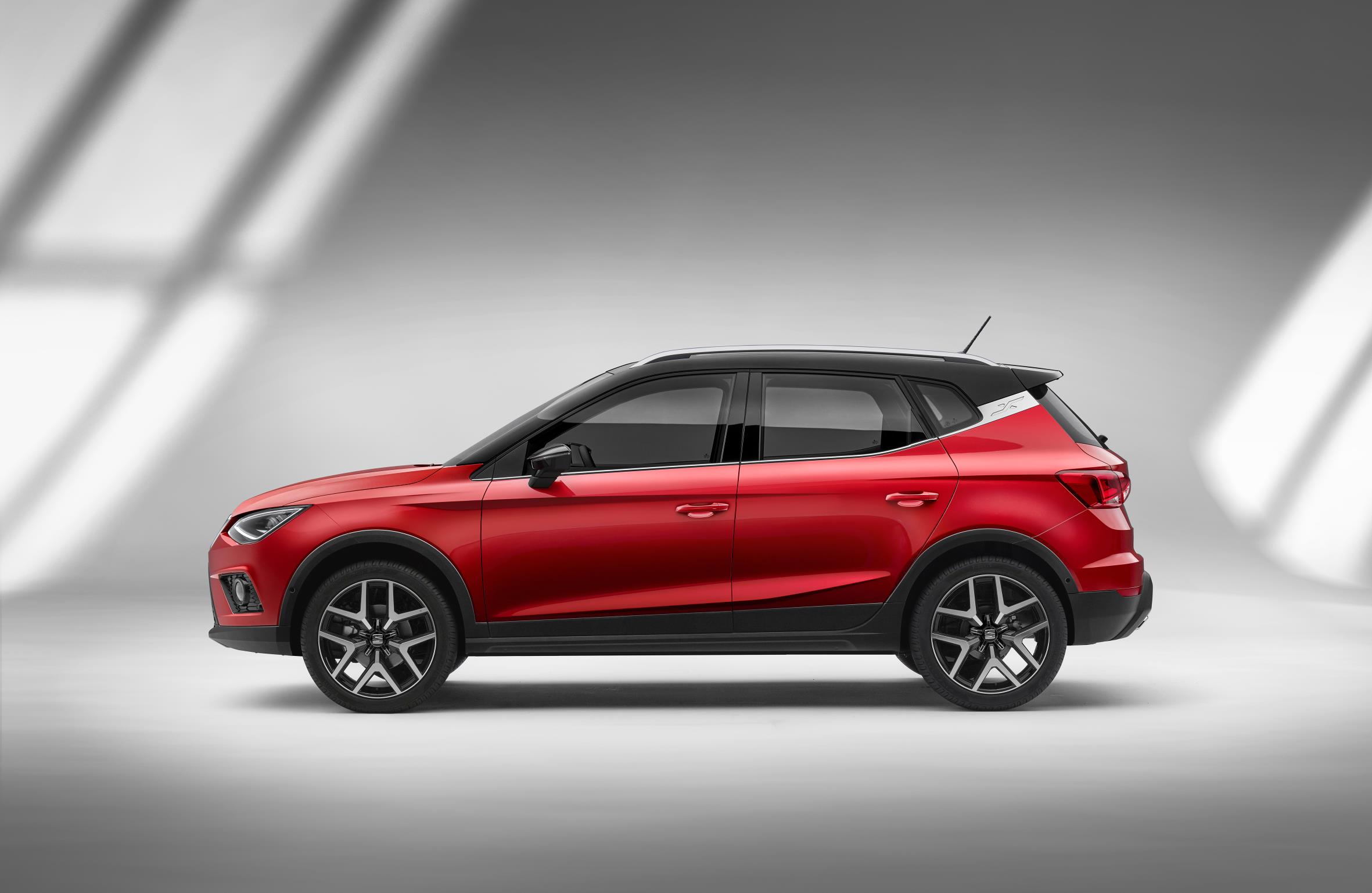 SEAT Arona FR side