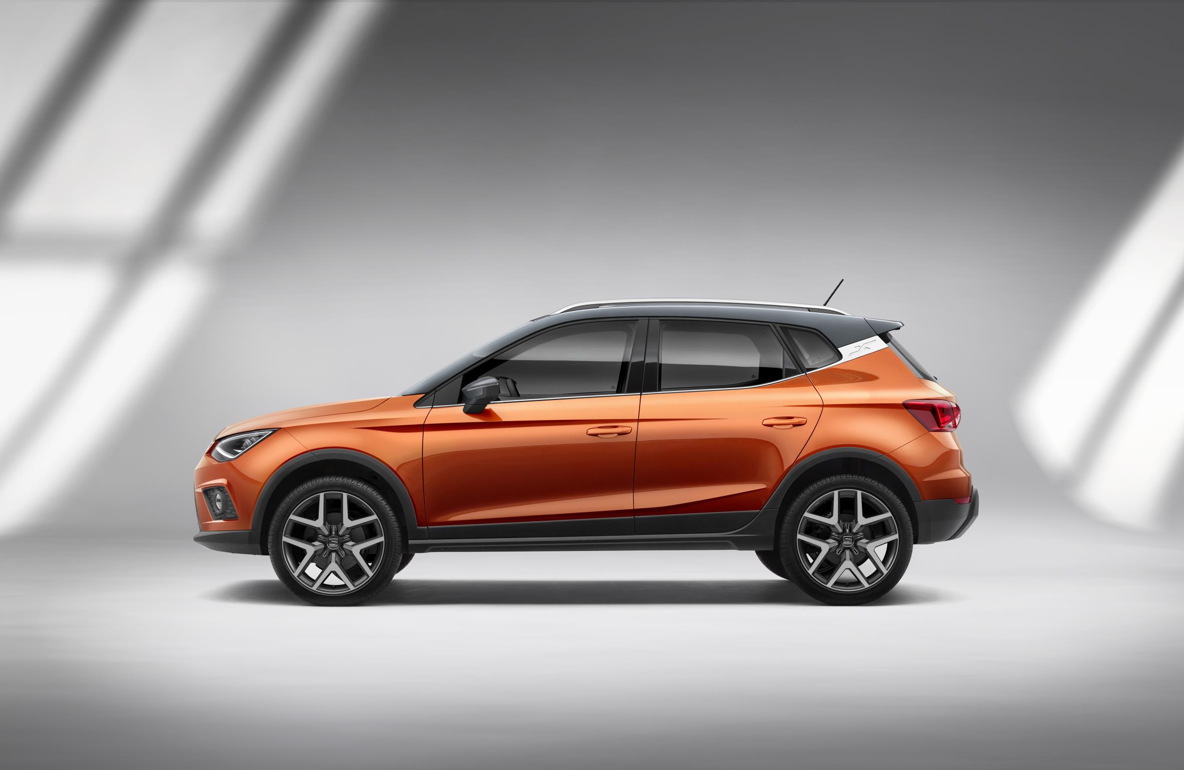 SEAT Arona side
