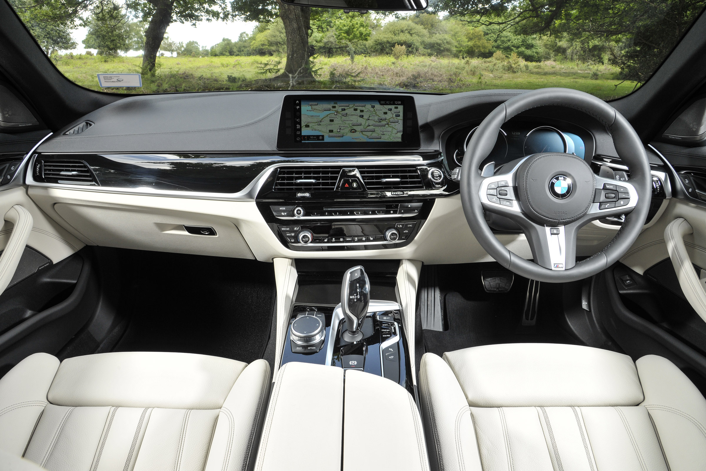BMW 530d xDrive Touring interior