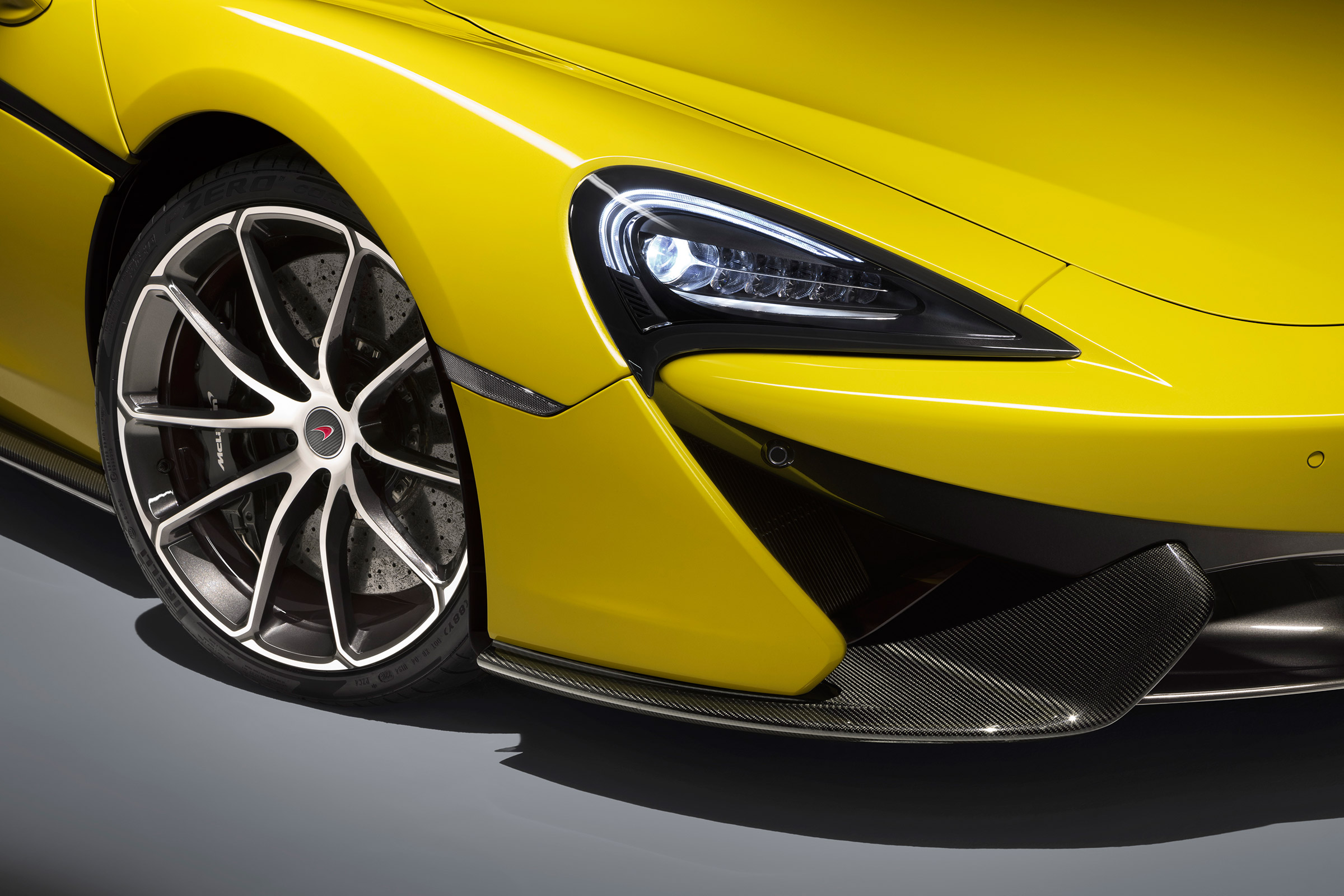 McLaren 570S Spider - headlights