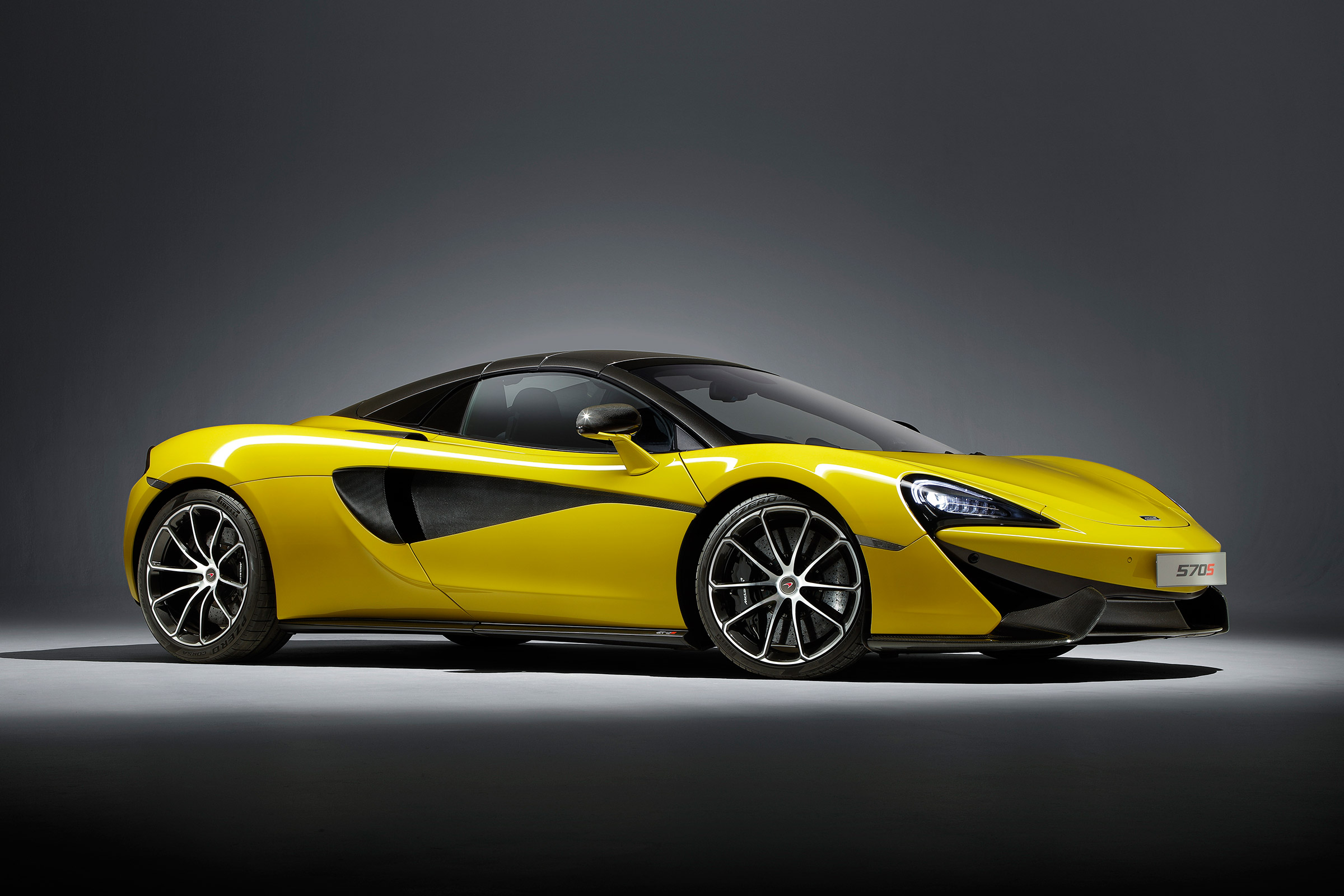 McLaren 570S Spider - front roof up
