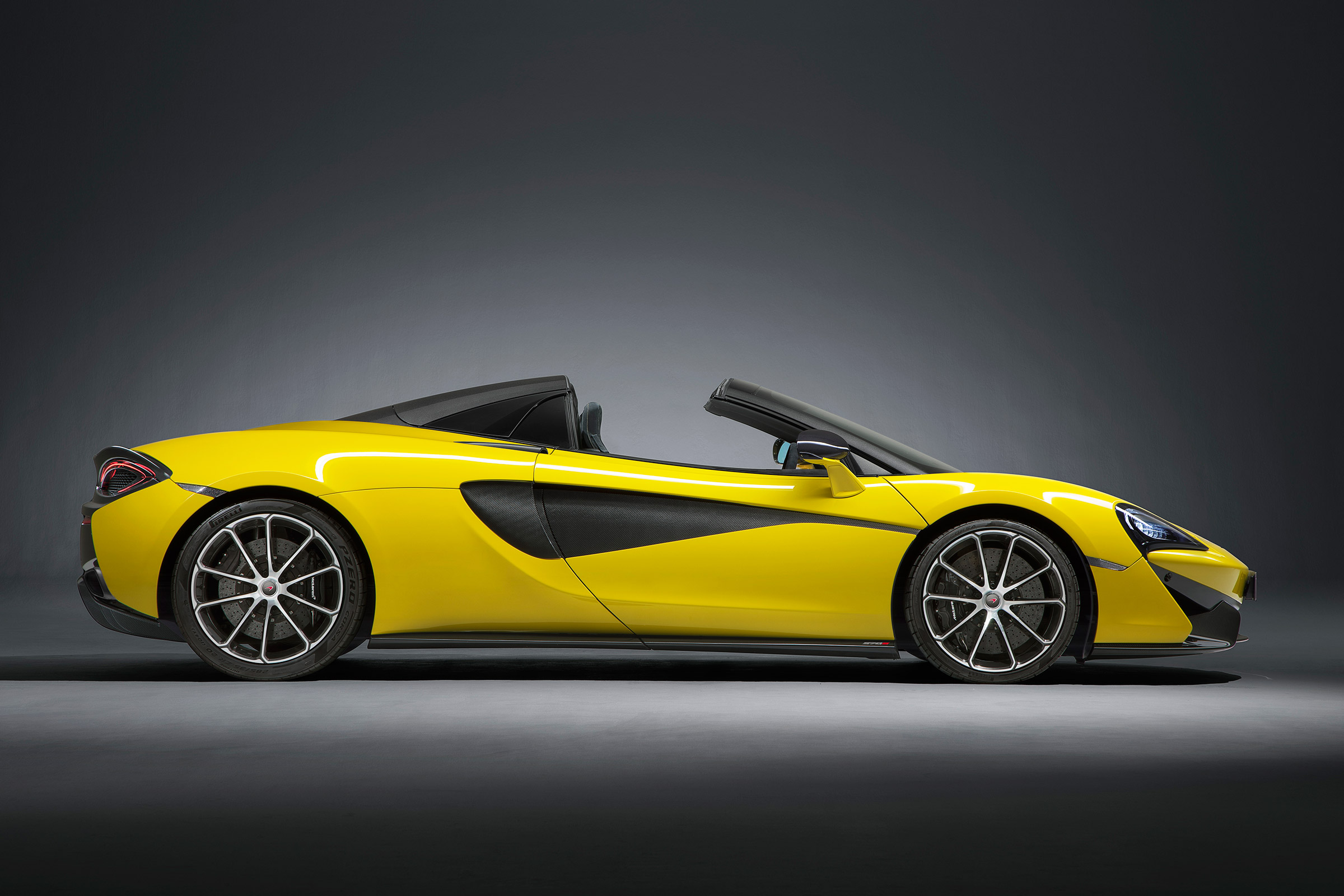 McLaren 570S Spider - profile roof down