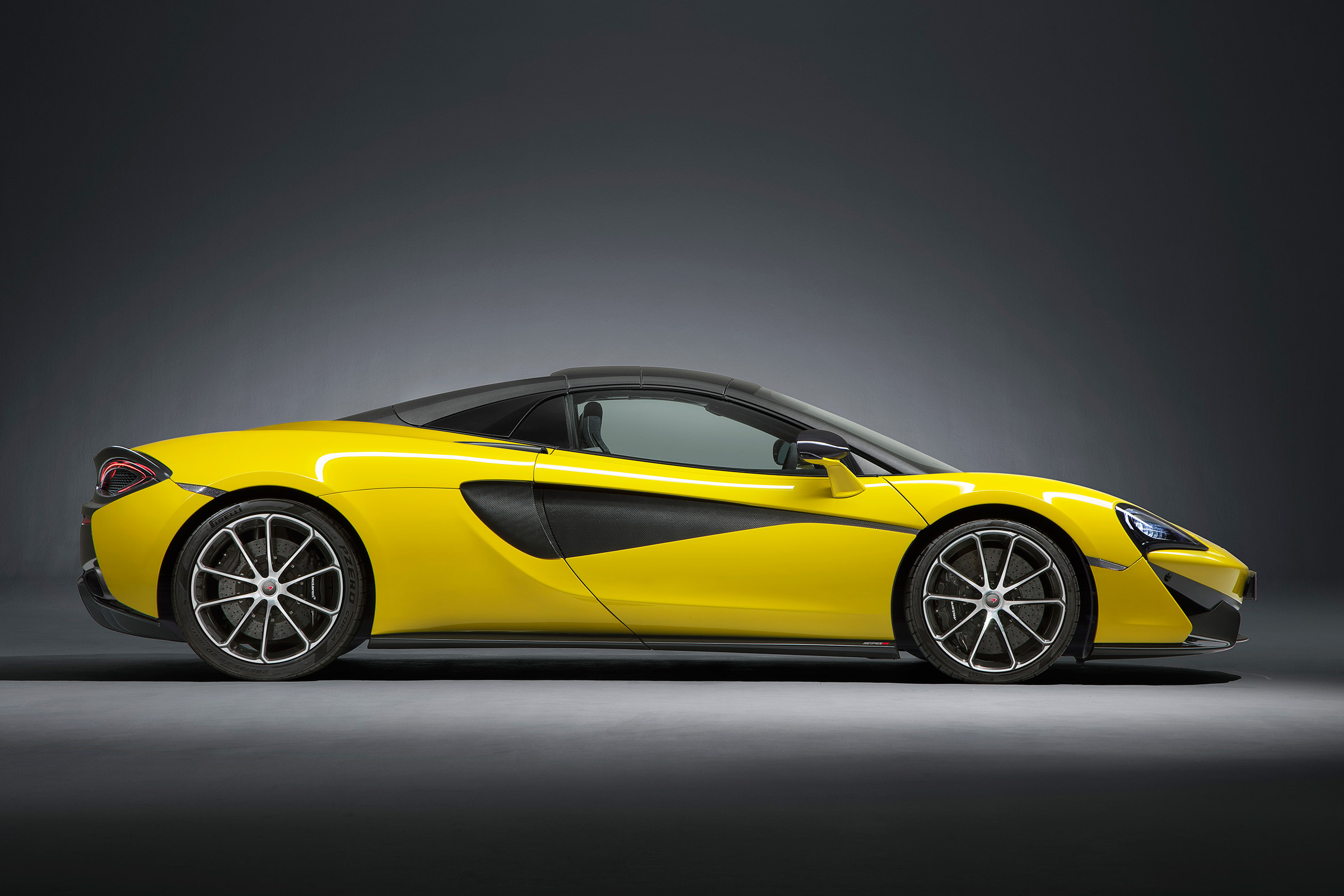 McLaren 570S Spider - profile roof up