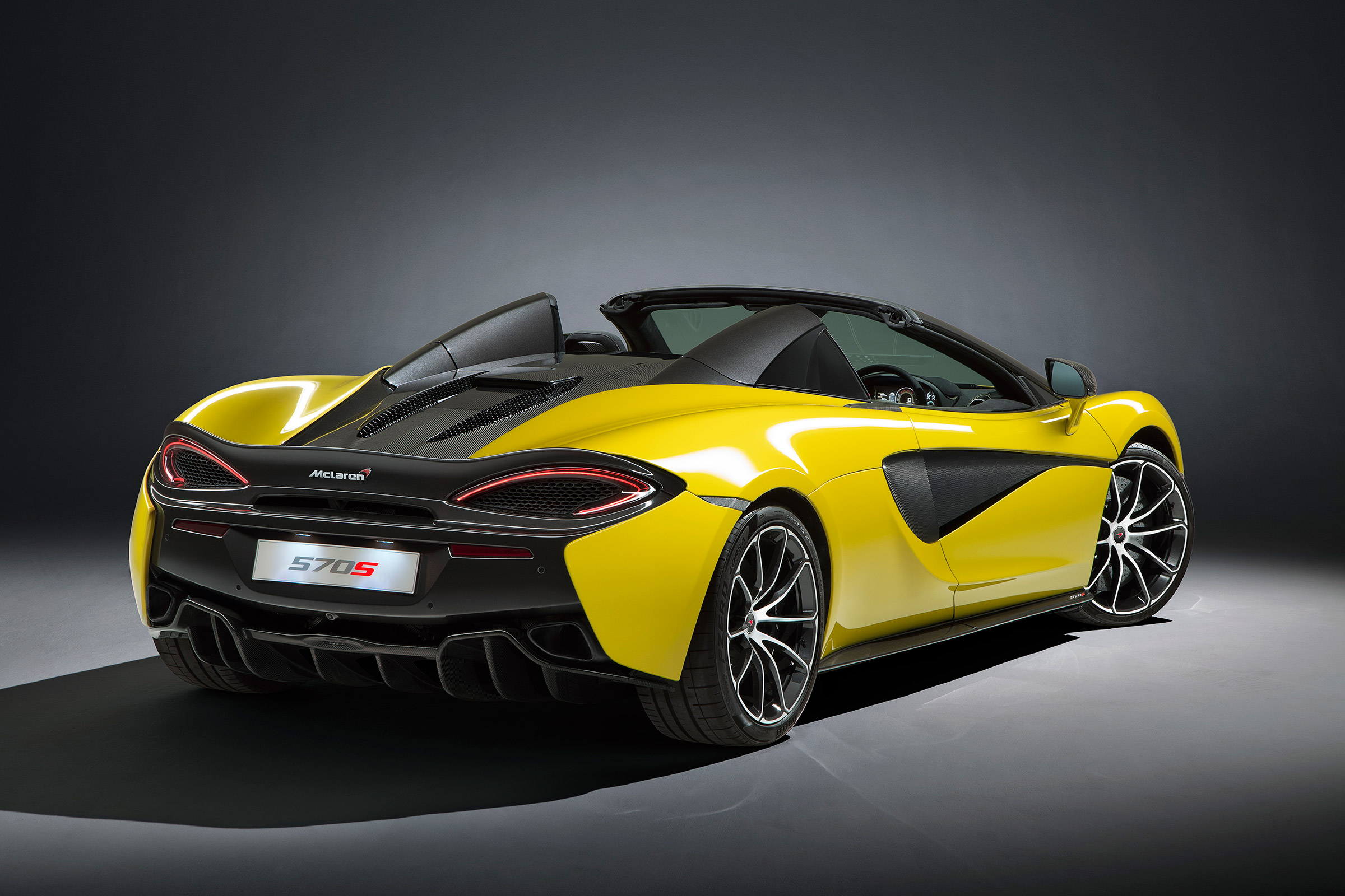 McLaren 570S Spider - rear roof down