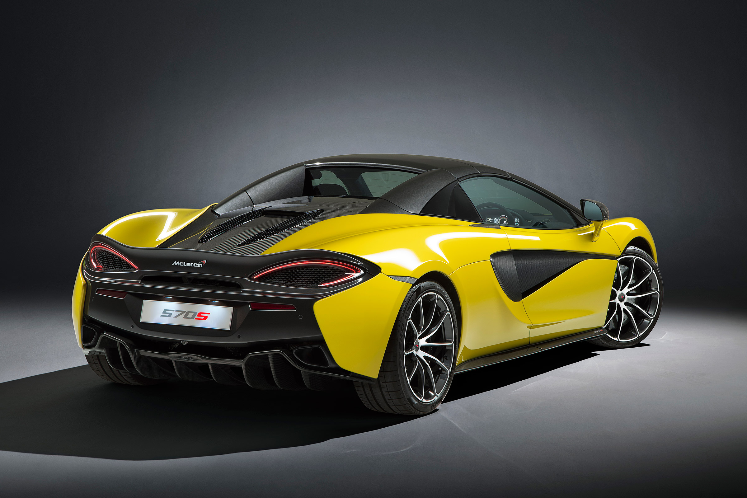 McLaren 570S Spider - rear roof up