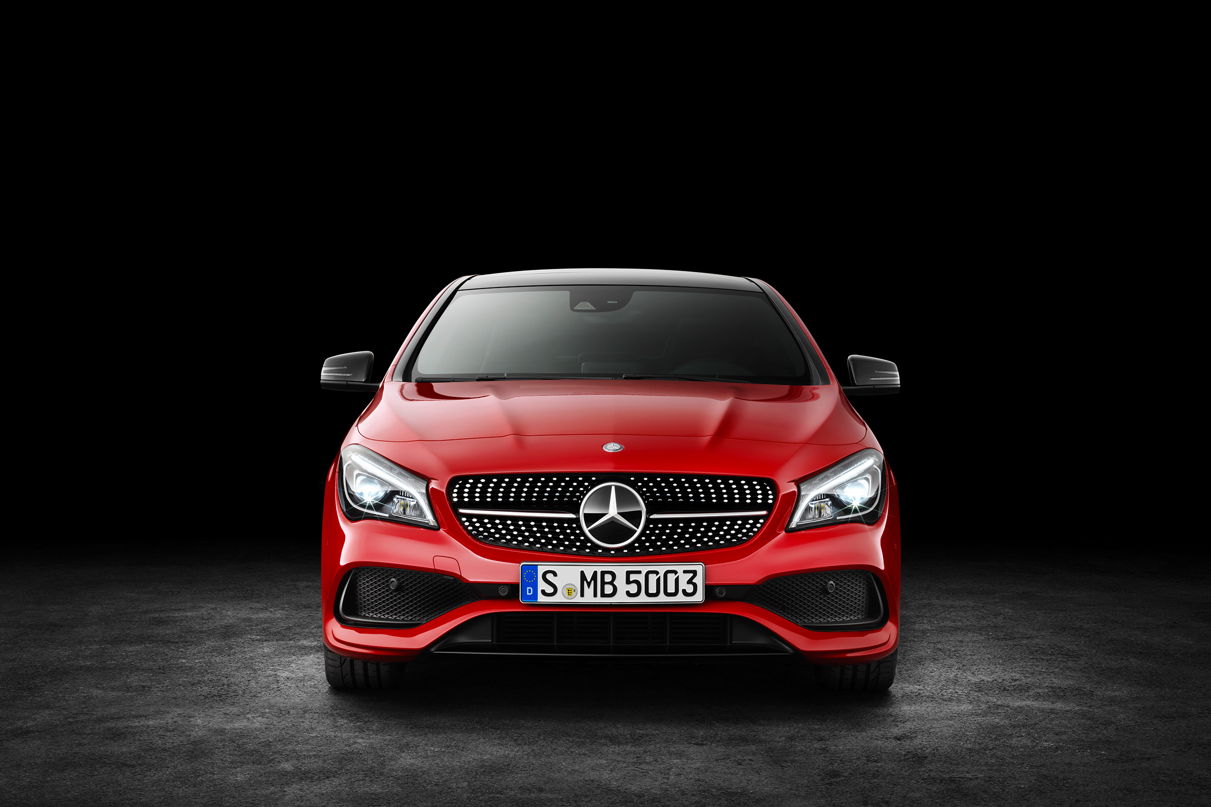 Mercedes-Benz CLA250 4MATIC - front