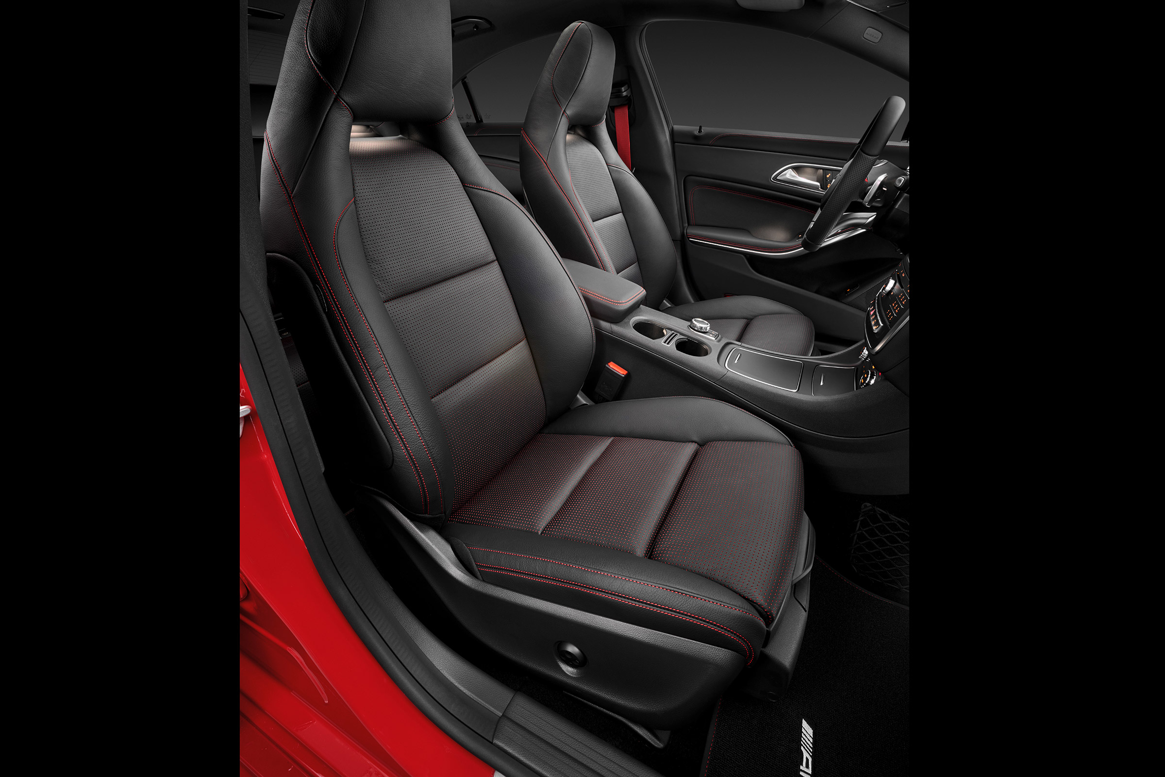 Mercedes-Benz CLA250 4MATIC - seats