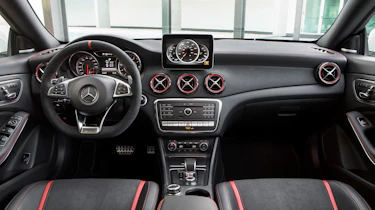 Mercedes-Benz CLA250 4MATIC - dash