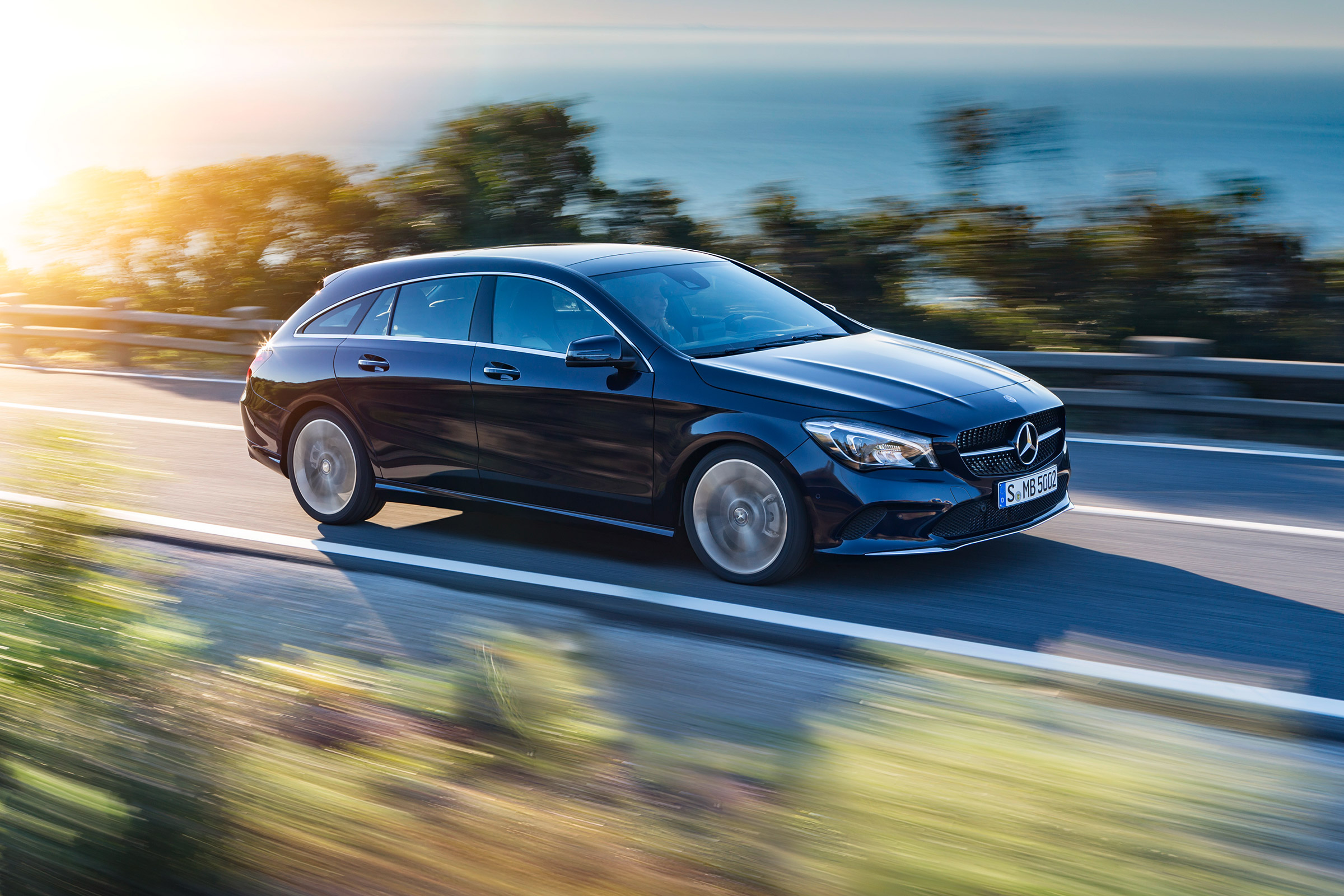 Mercedes-Benz CLA200 Shooting Brake - front 2
