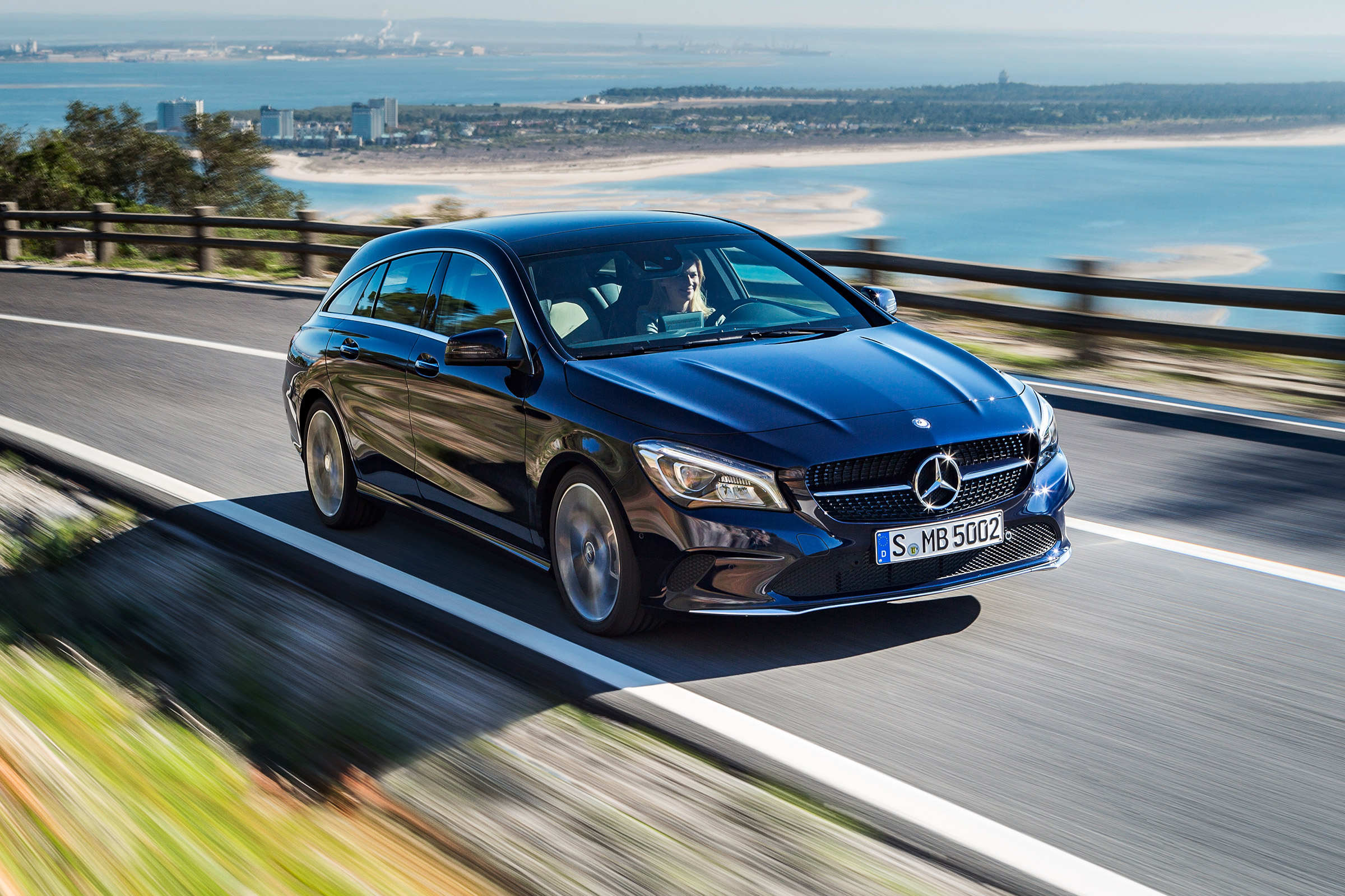 Mercedes-Benz CLA200 Shooting Brake - front