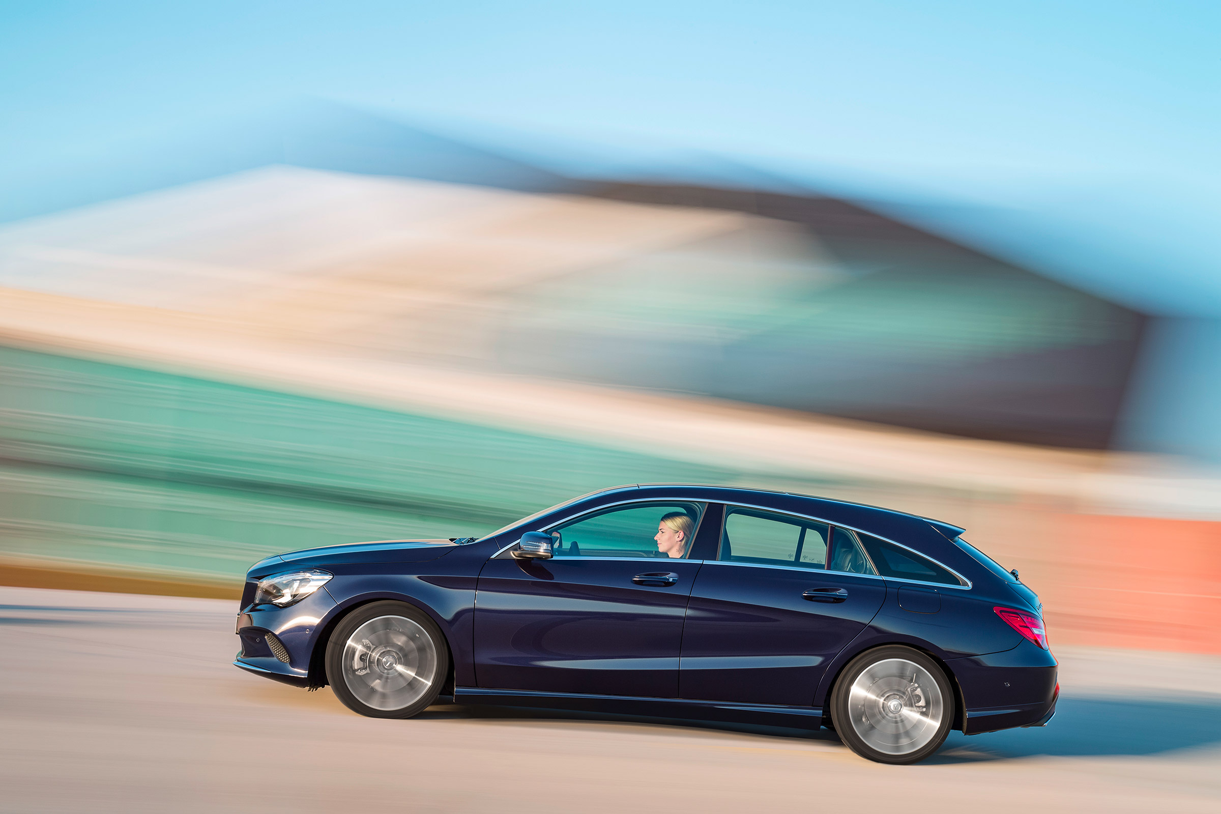 Mercedes-Benz CLA200 Shooting Brake - profile 2