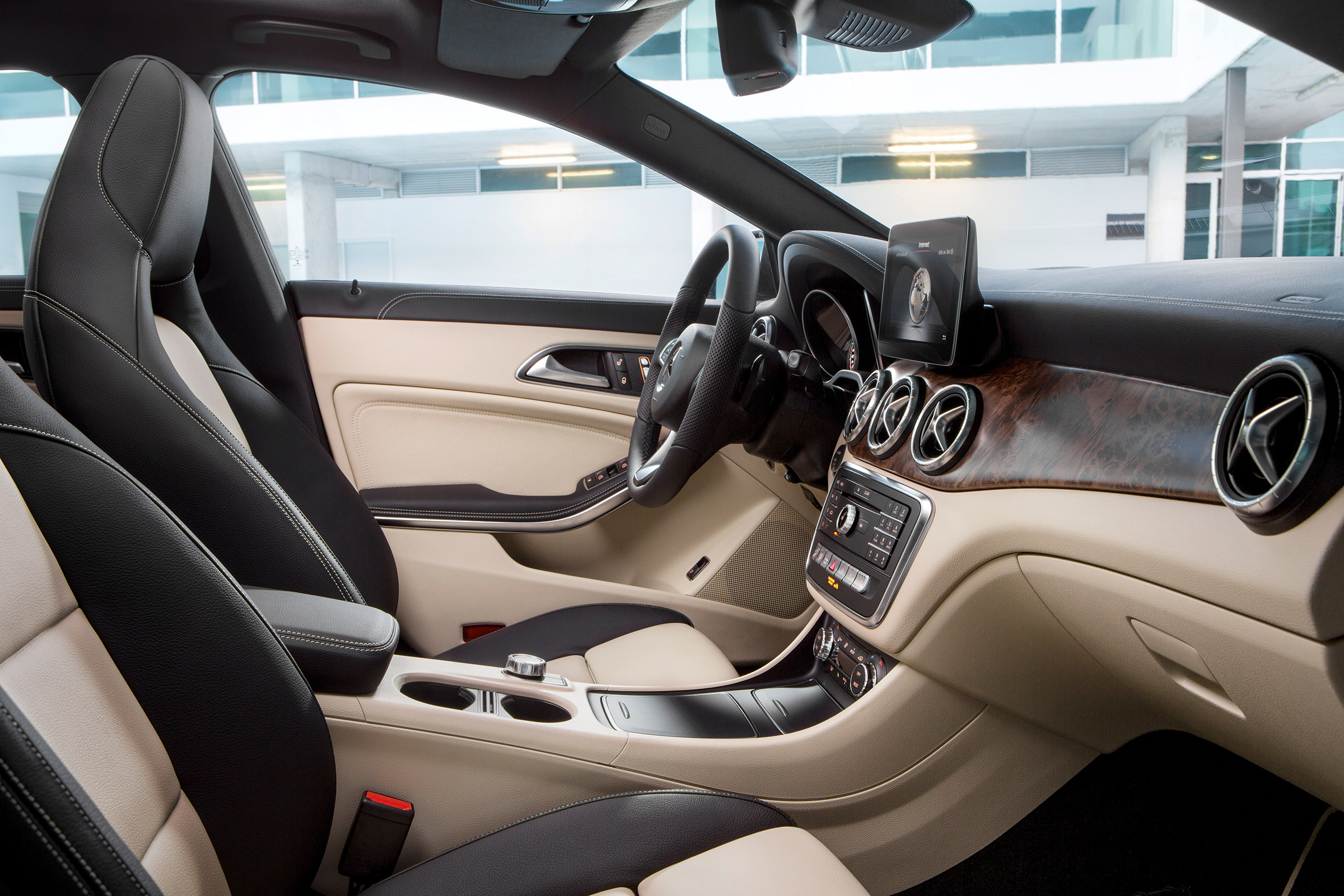 Mercedes-Benz CLA200 Shooting Brake - inteior