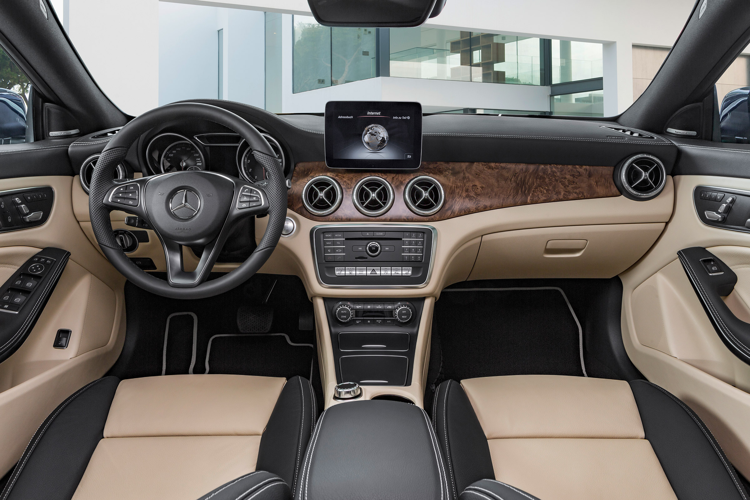 Mercedes-Benz CLA200 Shooting Brake - inteior 2