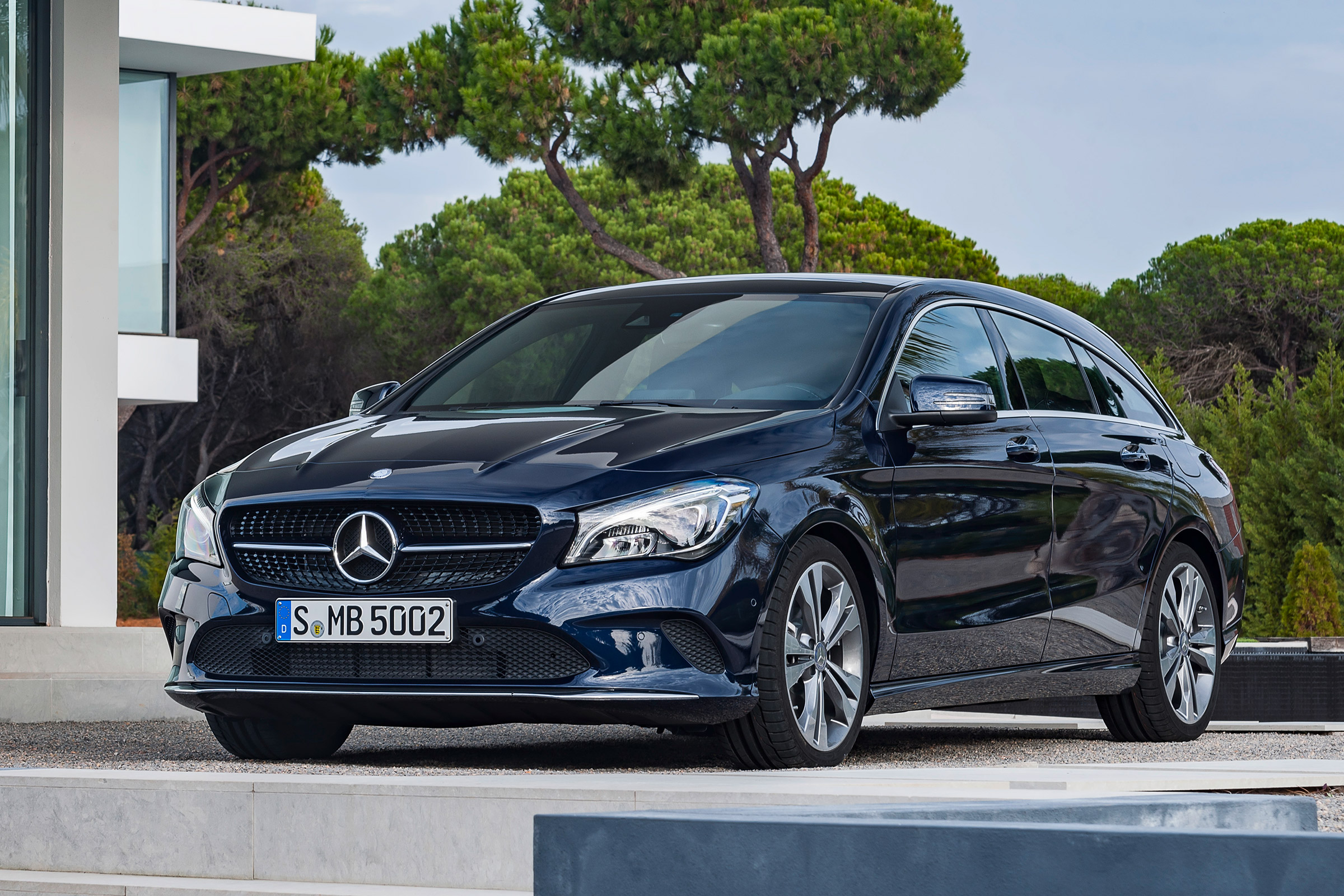 Mercedes-Benz CLA200 Shooting Brake - static