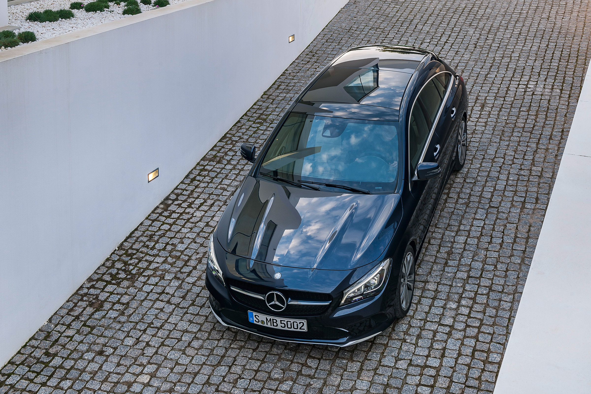 Mercedes-Benz CLA200 Shooting Brake - top