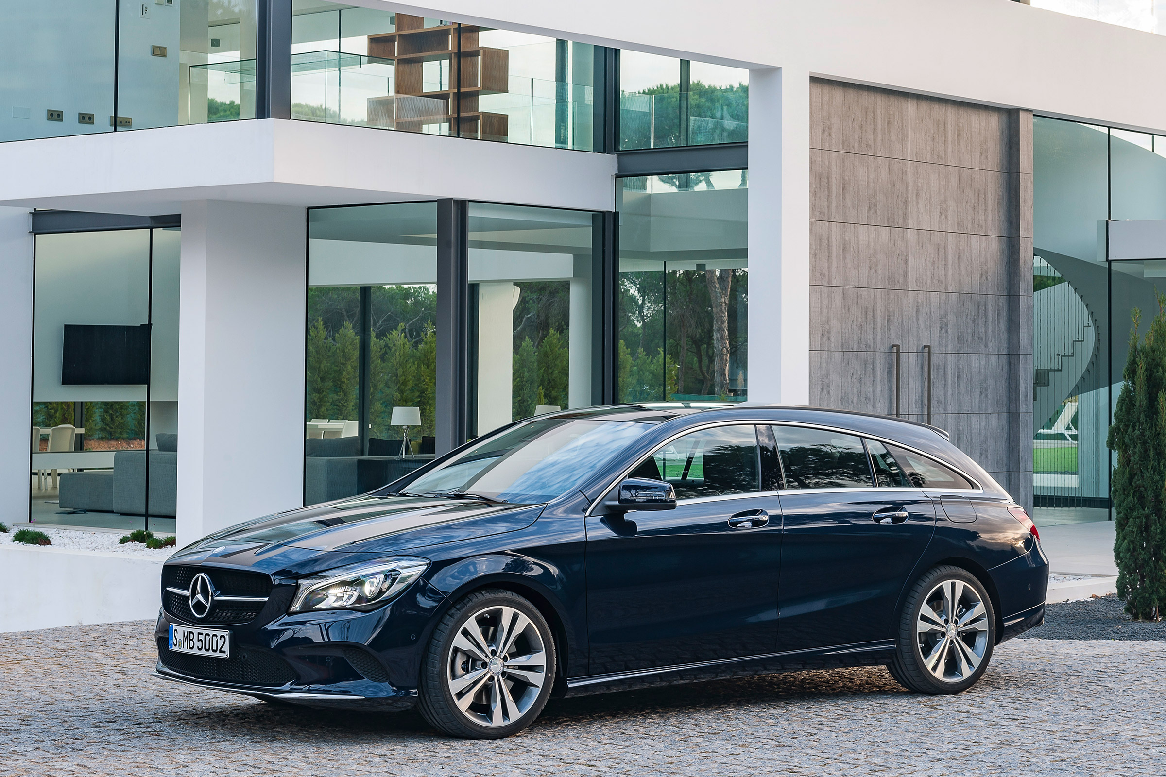 Mercedes-Benz CLA200 Shooting Brake - static 2
