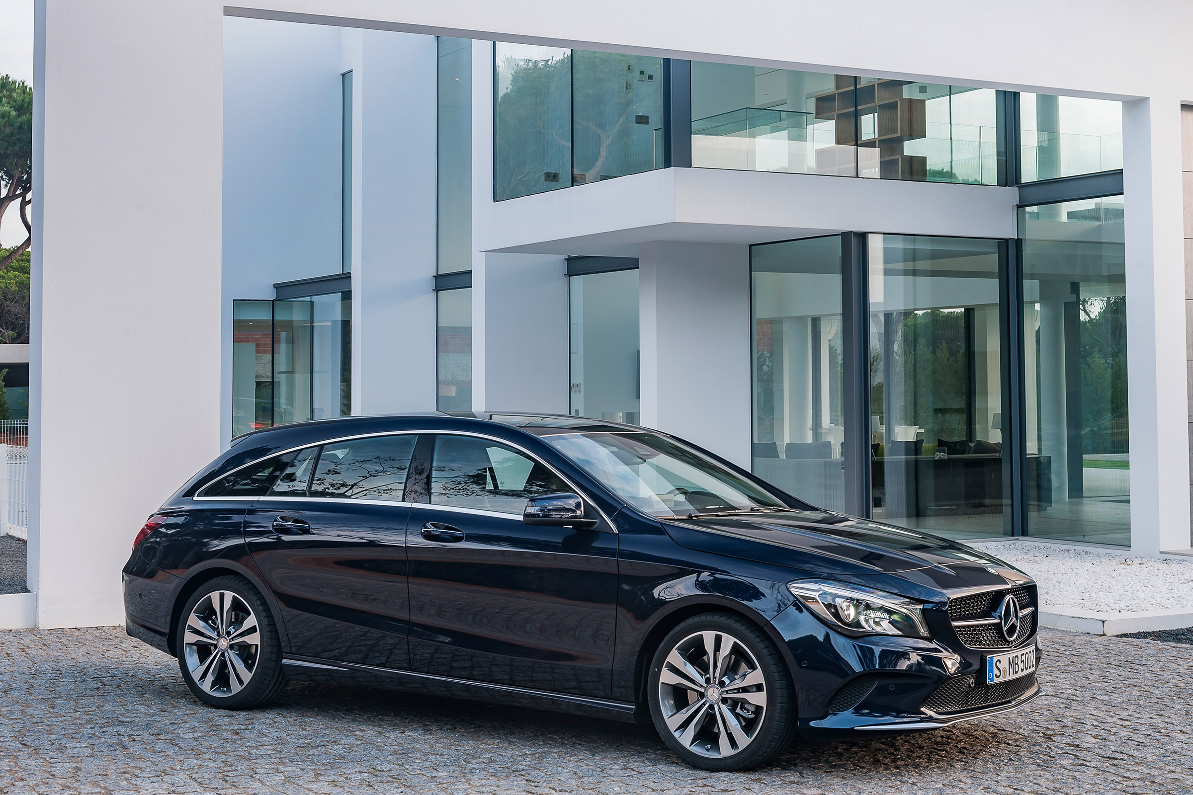Mercedes-Benz CLA200 Shooting Brake - static 3