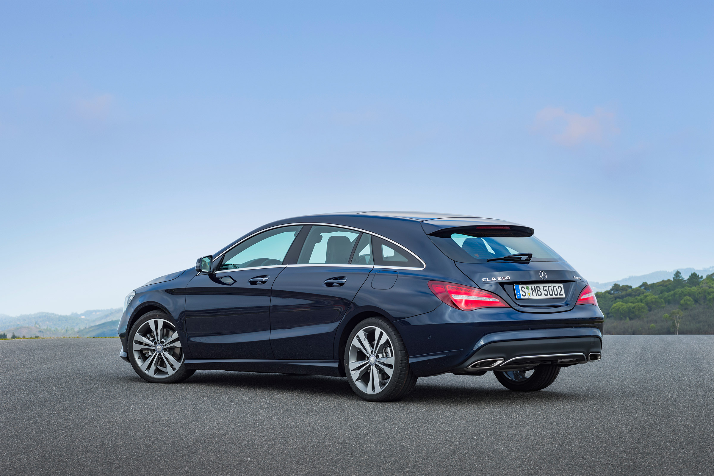 Mercedes-Benz CLA200 Shooting Brake - rear static 2