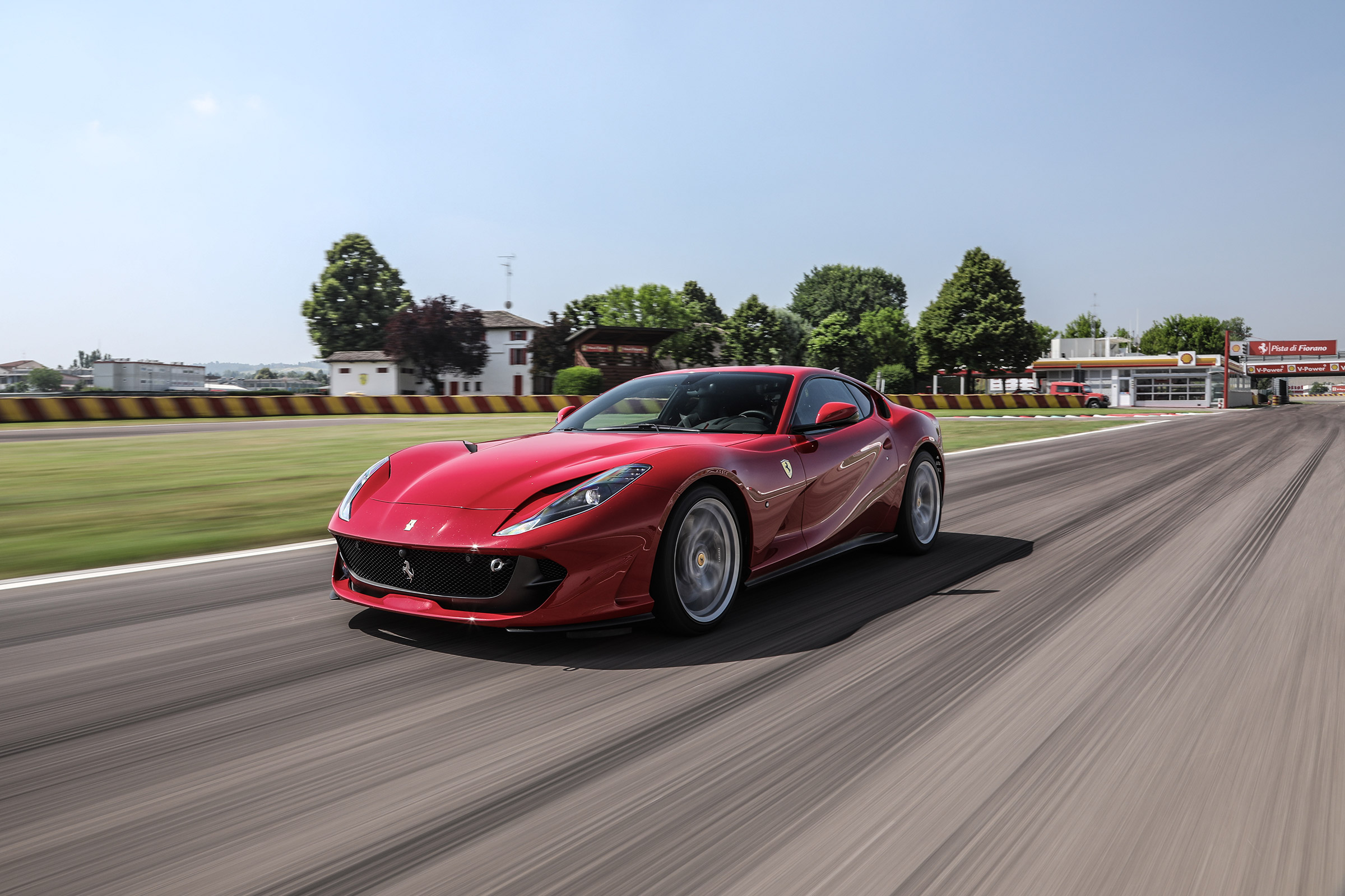 Ferrari 812 Superfast – front