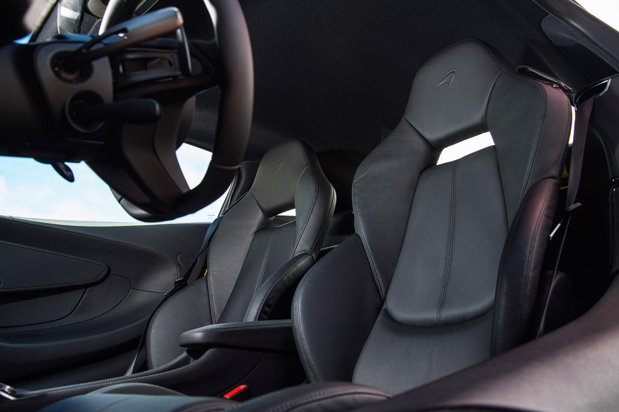 McLaren 540C - interior