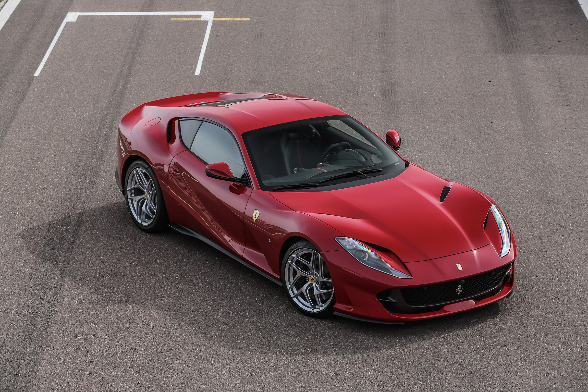 Ferrari 812 Superfast – front