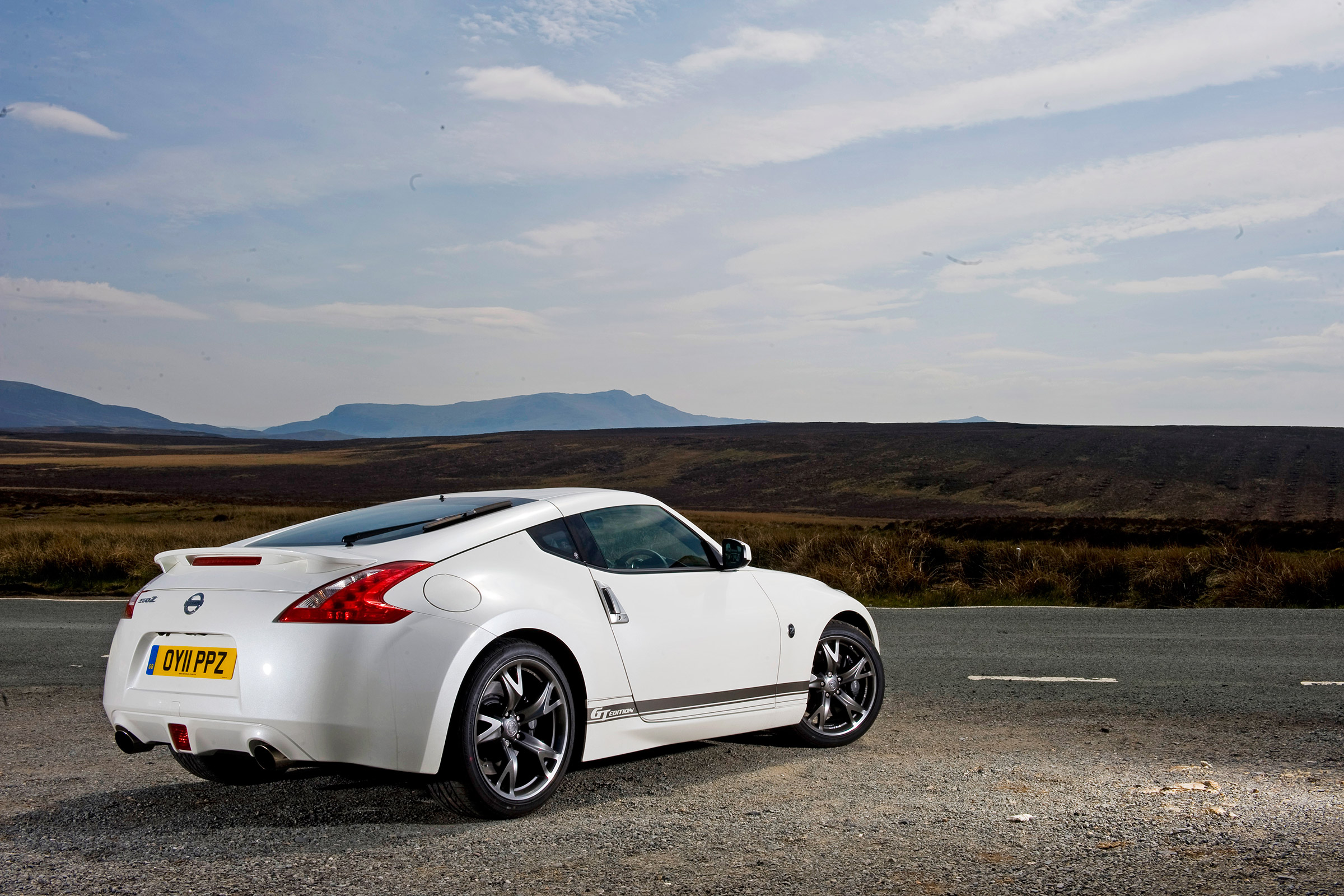 Nissan 370Z wales rear