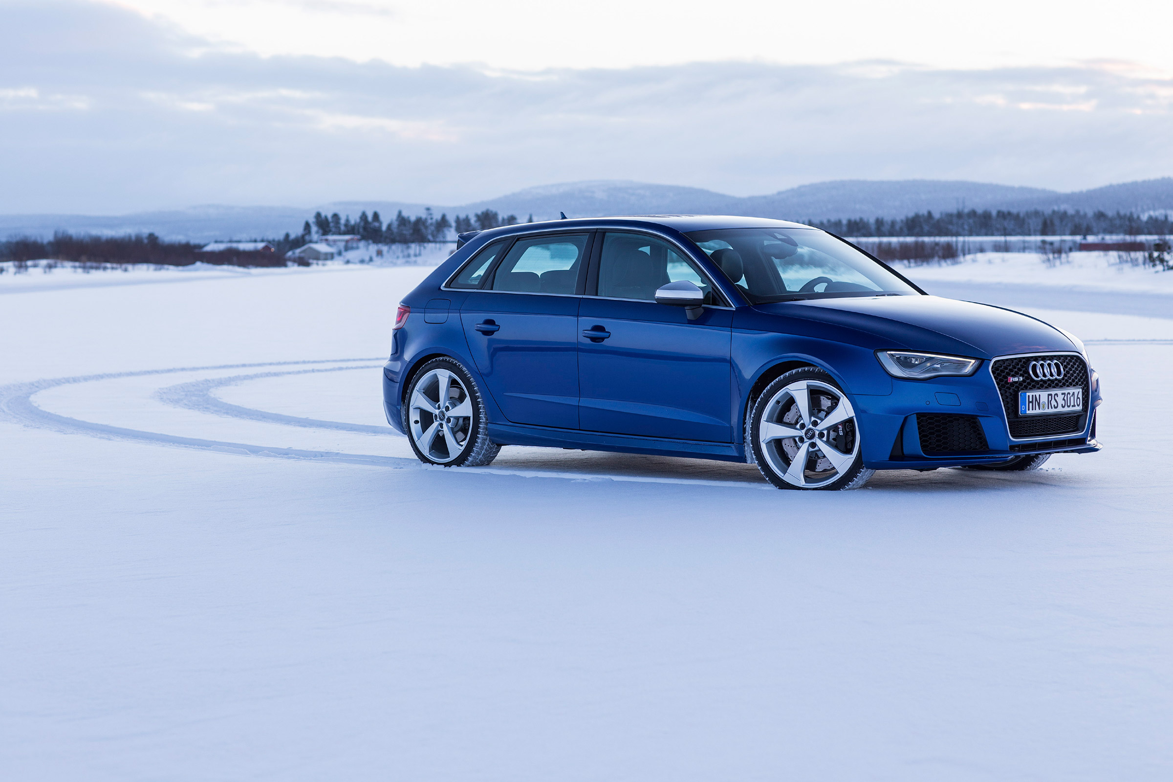 Audi RS3 - snow static