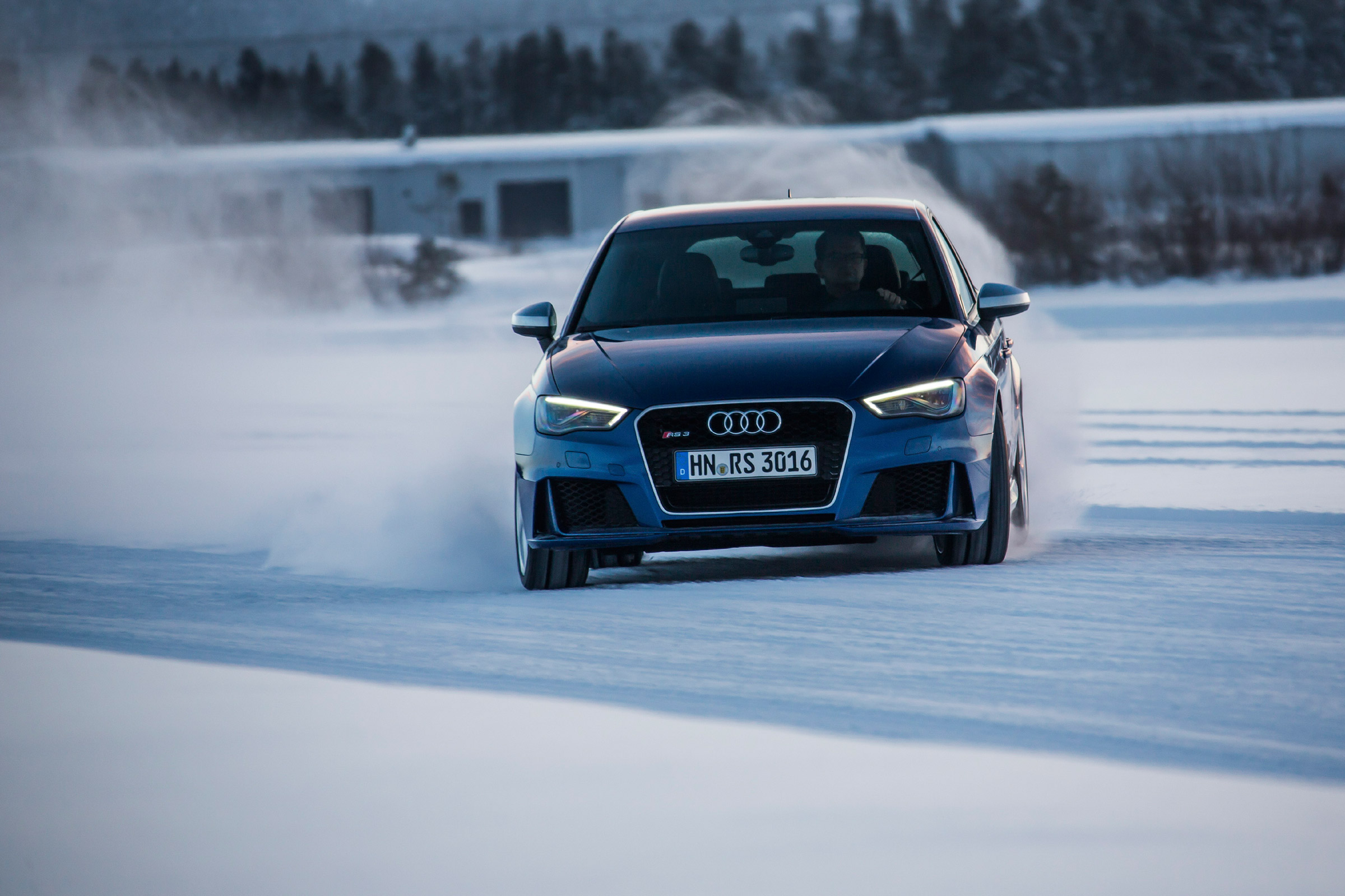 Audi RS3 - snow moving