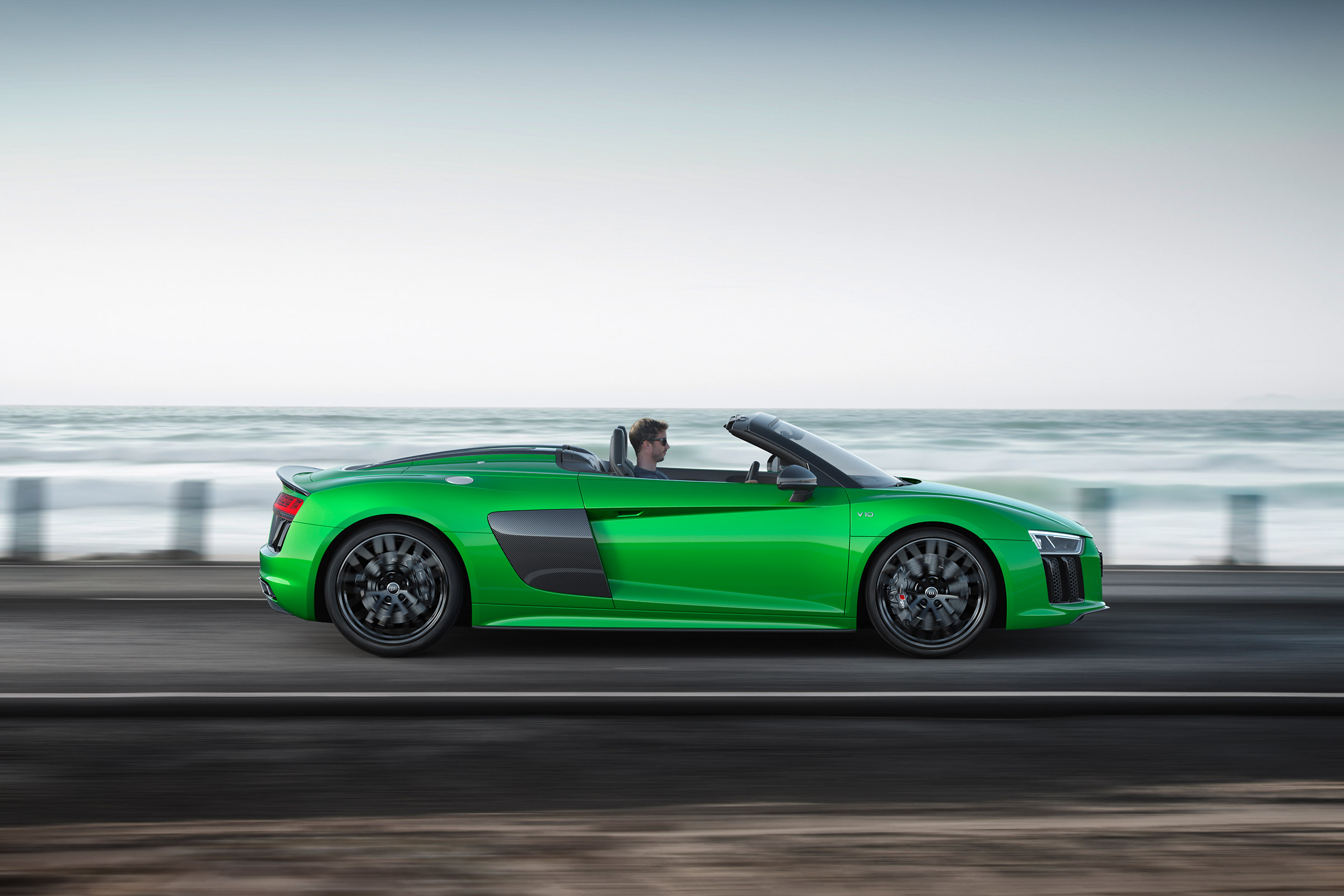 Audi R8 Plus Spyder - profile driving