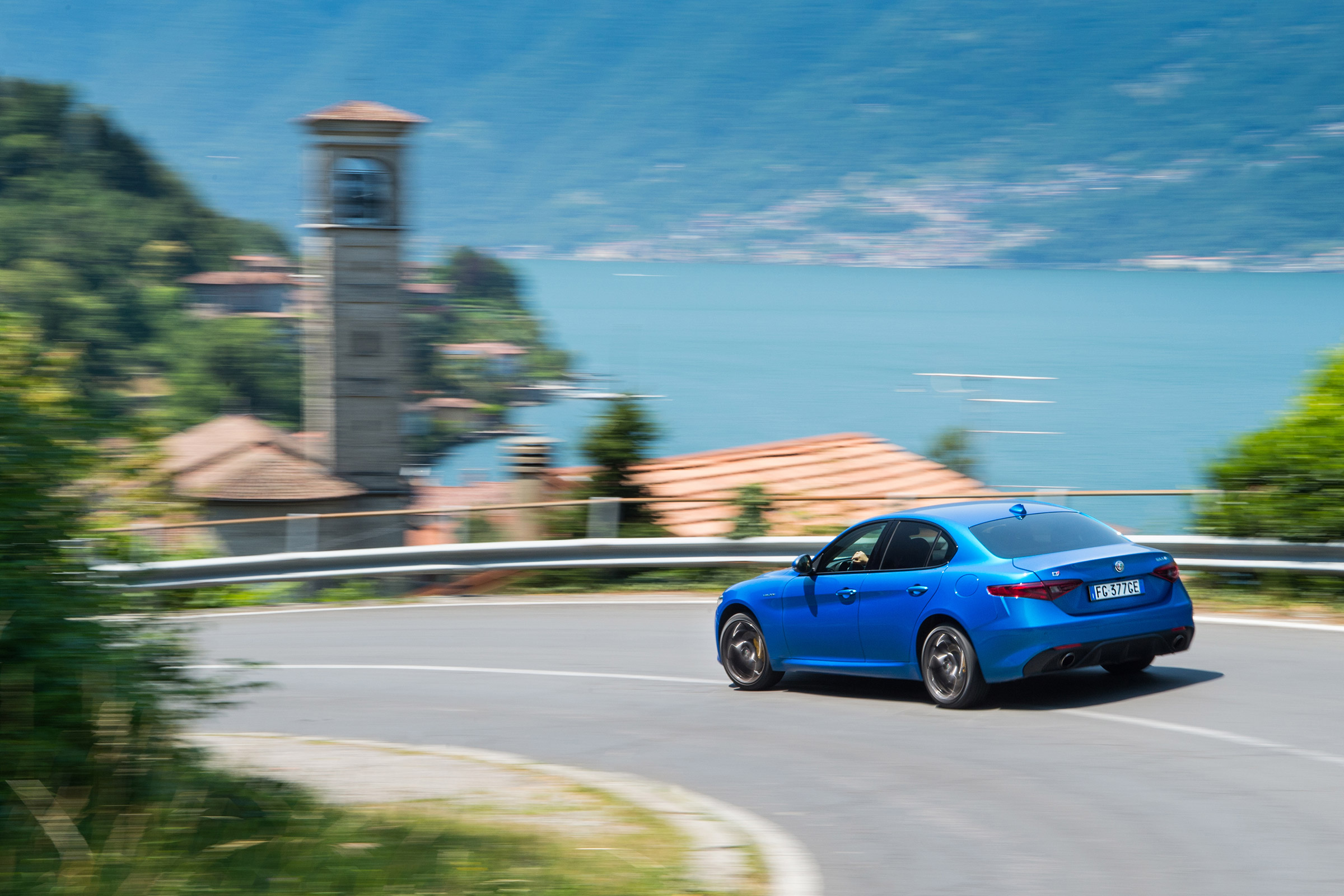 Alfa Romeo Giulia Veloce - rear cornering