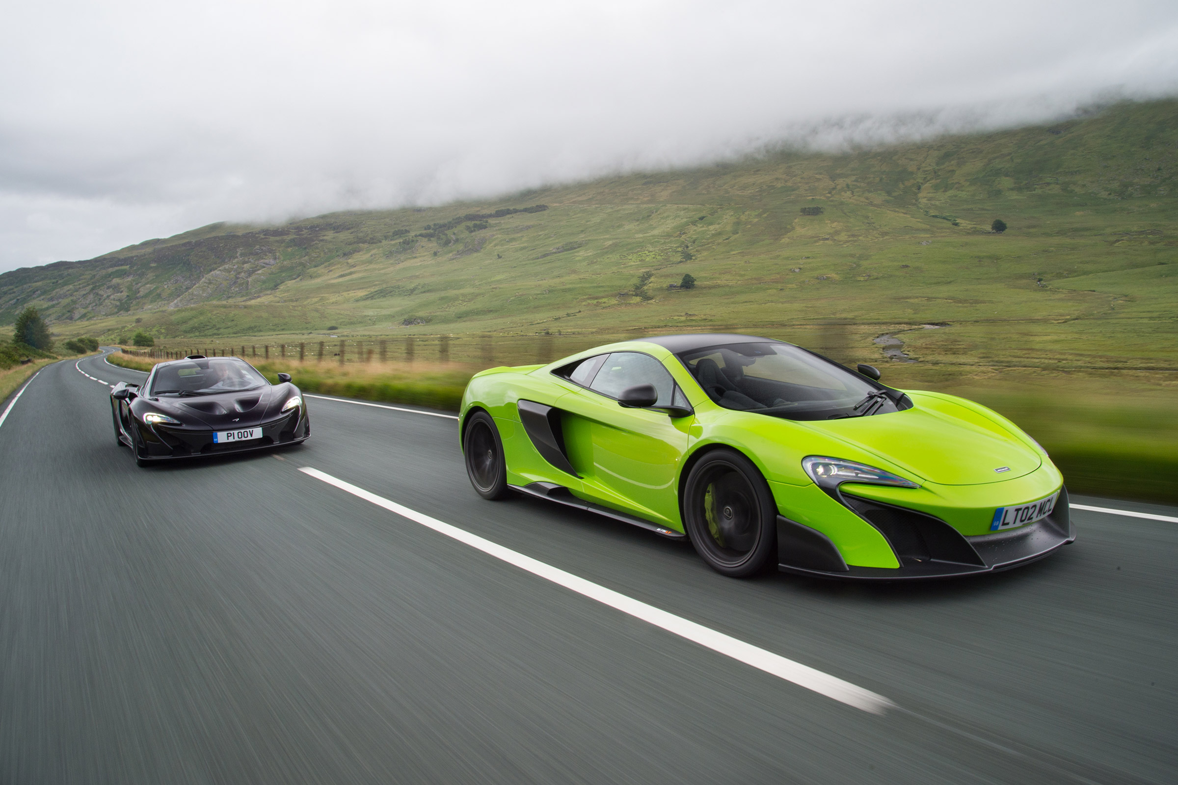 McLaren 675LT vs McLaren P1 - tracking