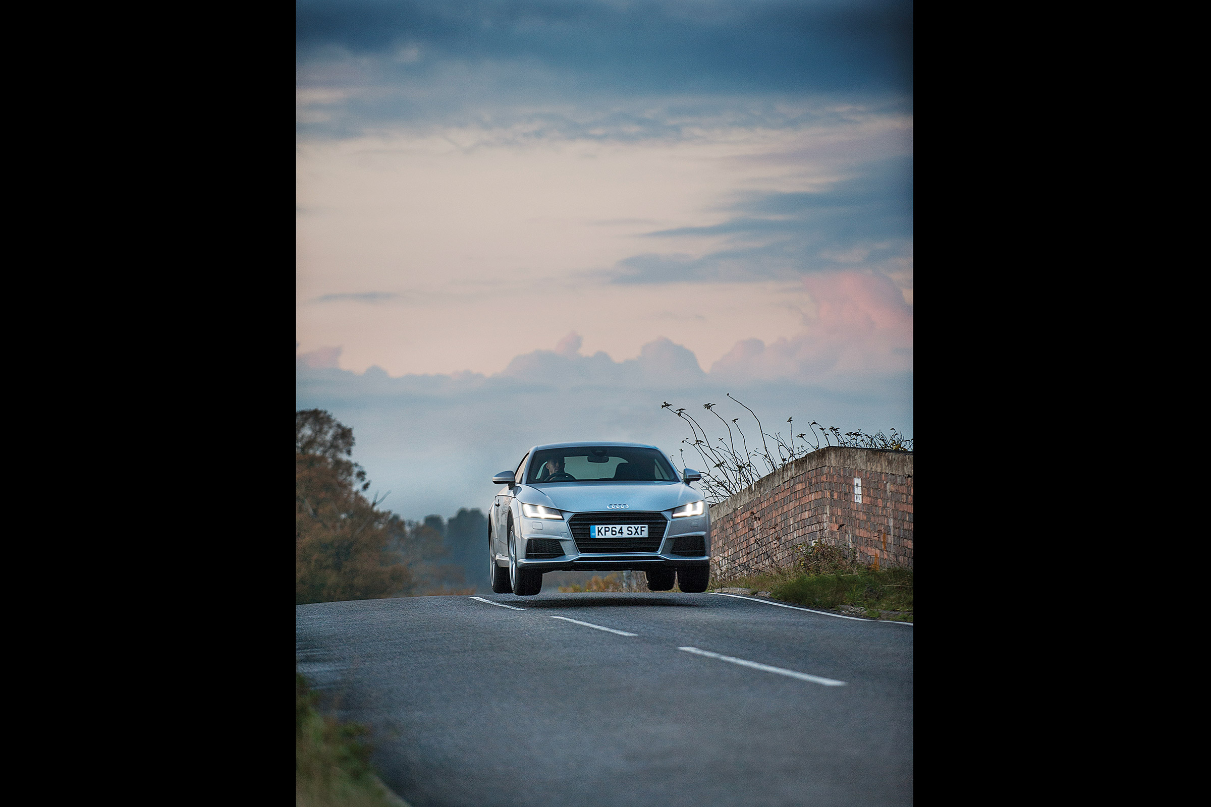 Group shot - Audi TT jumping