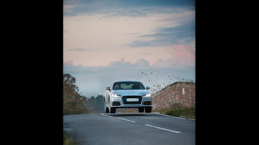 Group shot - Audi TT jumping