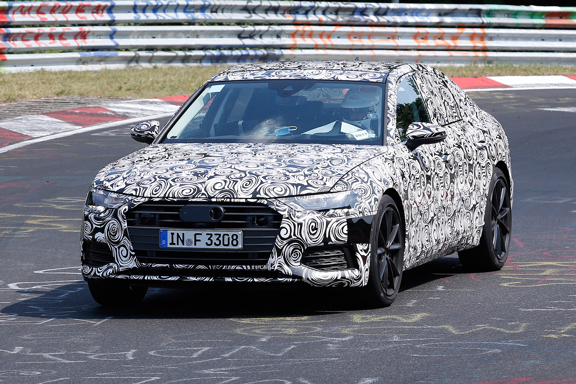 2018 Audi S6 spied - front 2