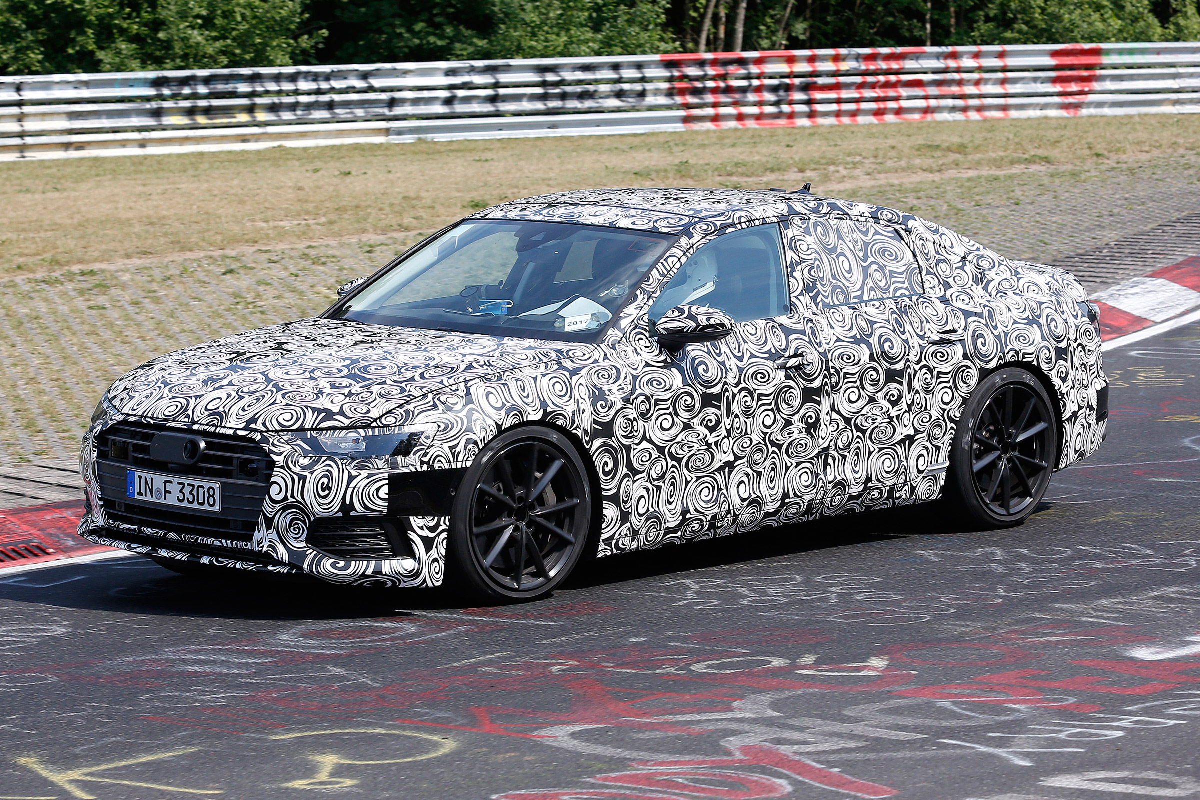 2018 Audi S6 spied - 3/4