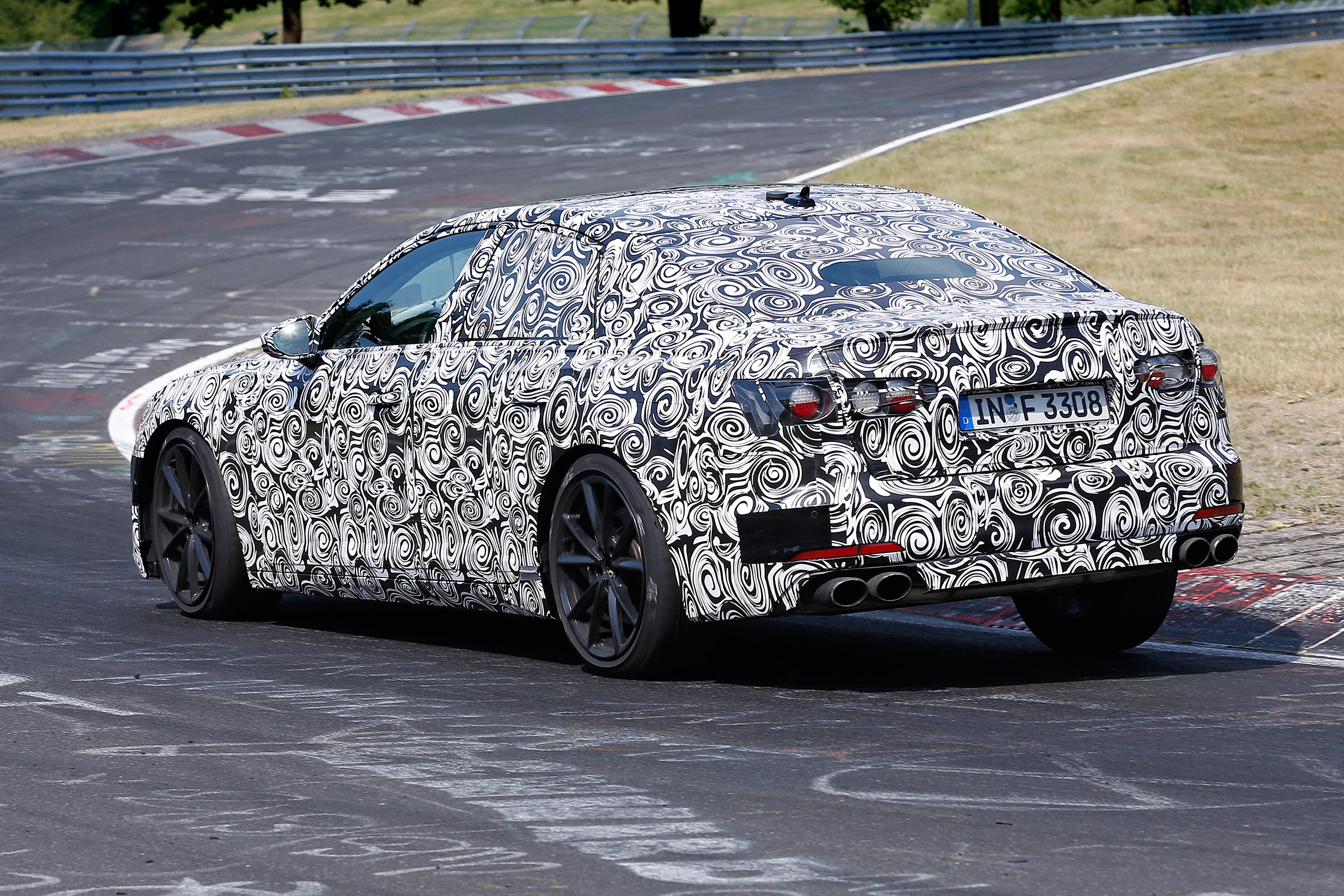 2018 Audi S6 spied - rear 3/4 3
