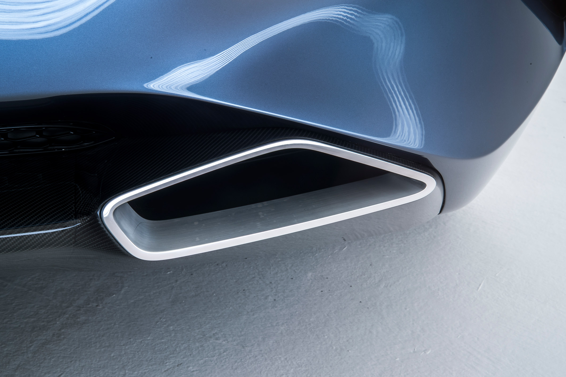 BMW 8-series concept - exhaust