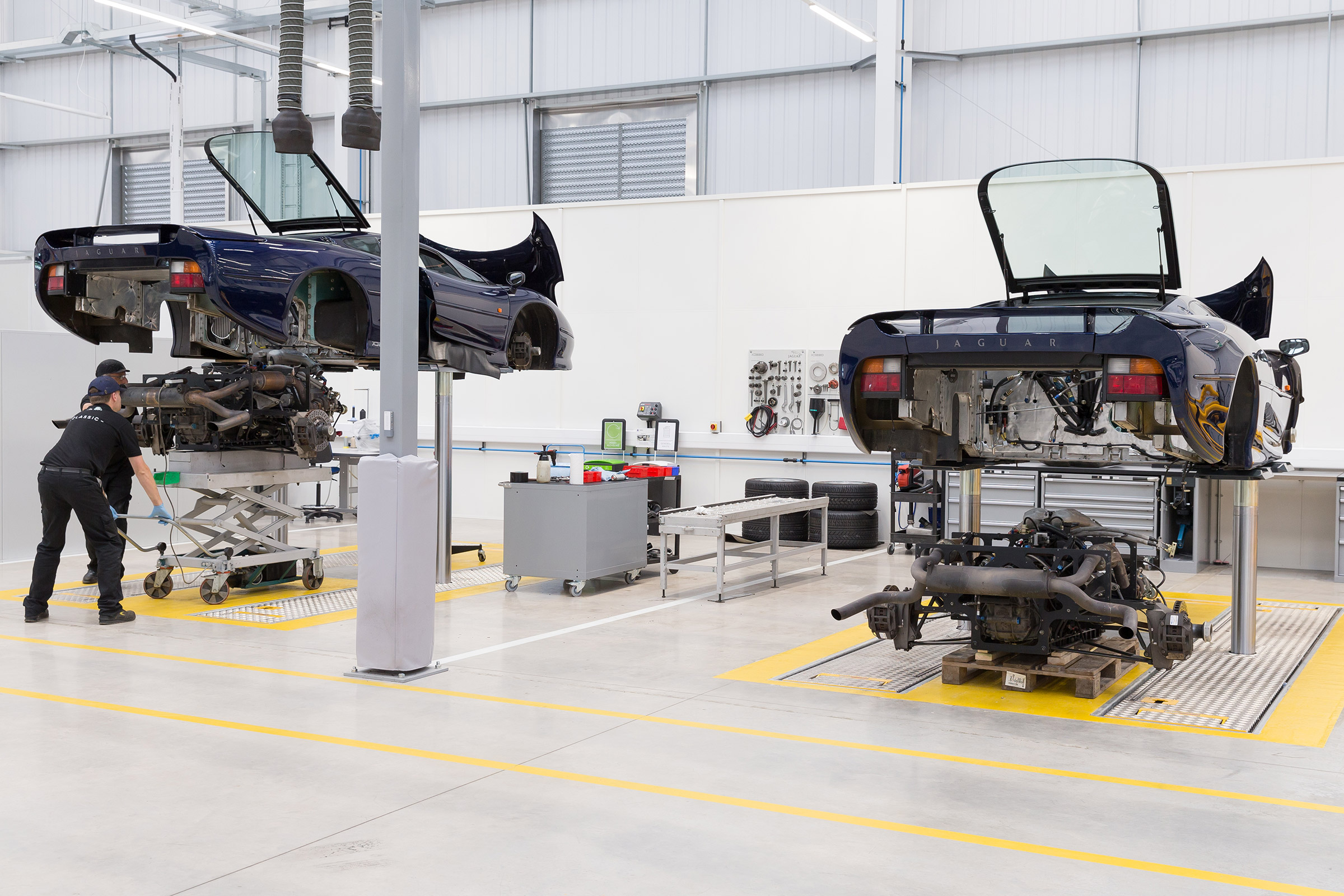 Jaguar Land Rover Classic Works - XJ220 2