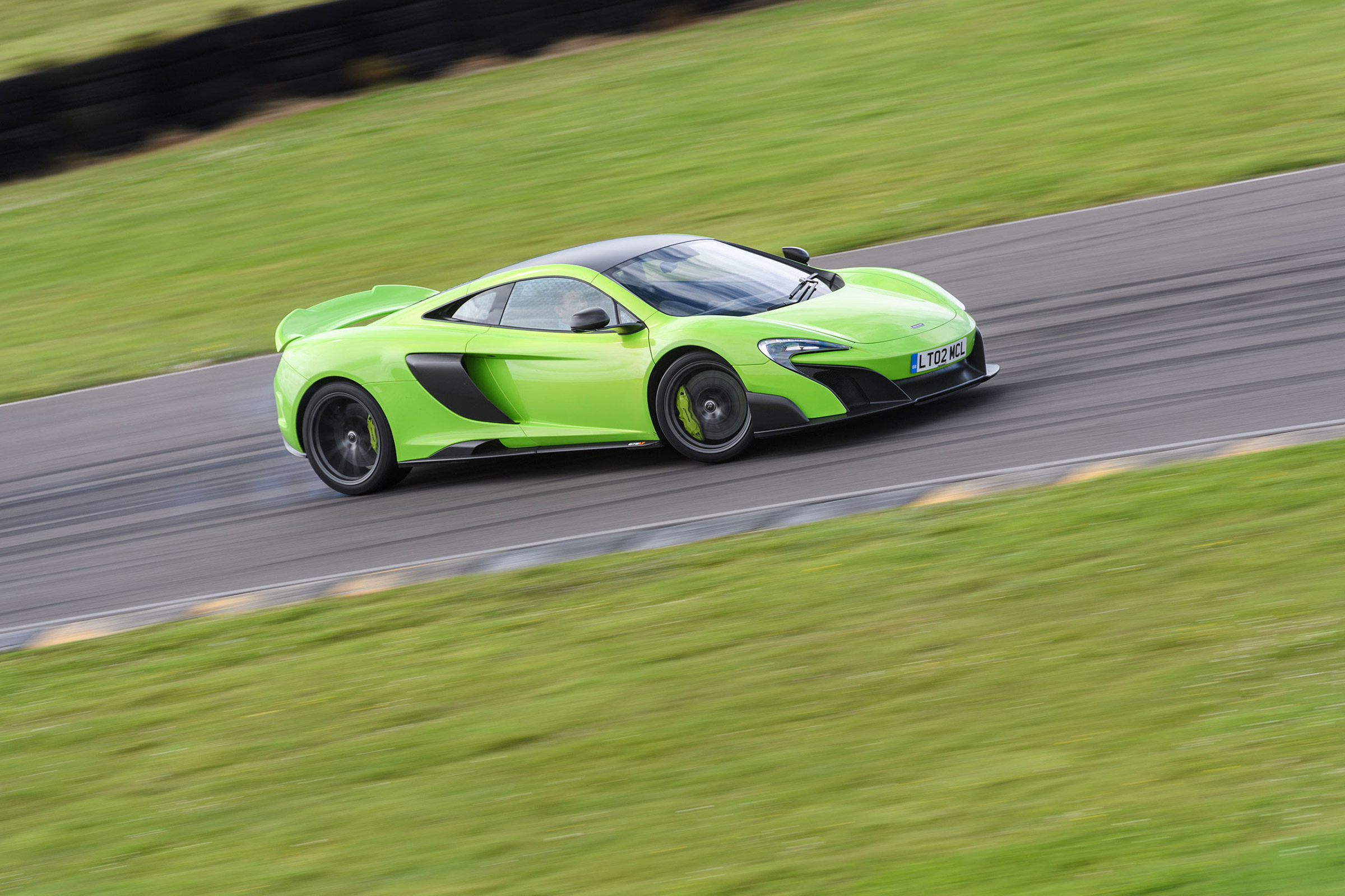 McLaren 675LT - side profile
