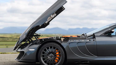 Mercedes SLR McLaren - bonnet open
