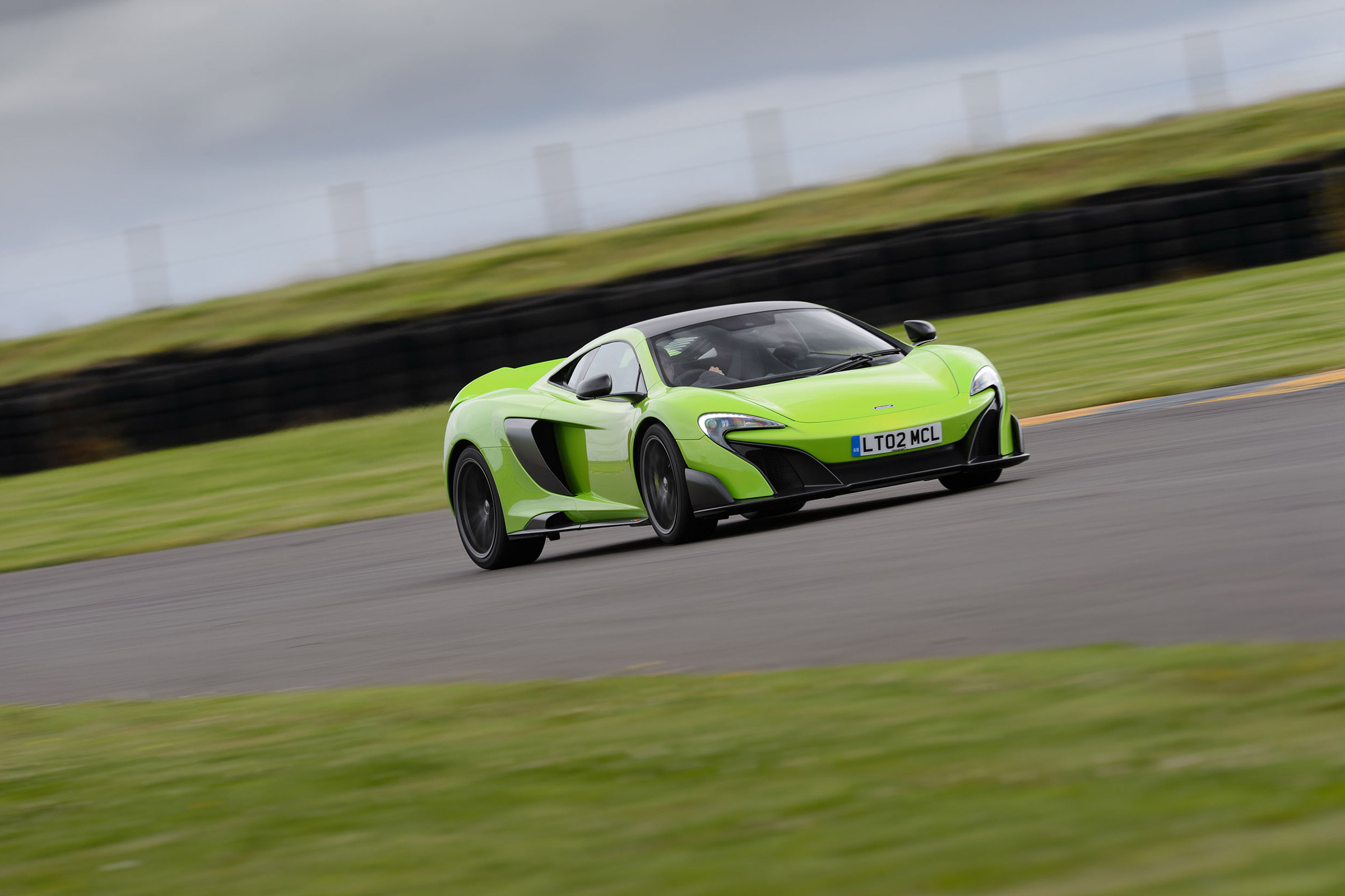 McLaren 675LT - front tracking