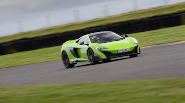 McLaren 675LT - front tracking