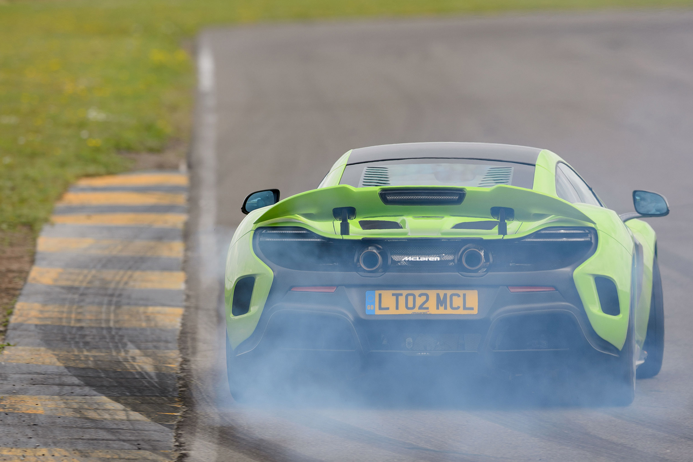 McLaren 675LT - rear cornering