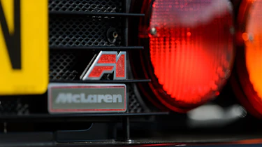 McLaren F1 - badge