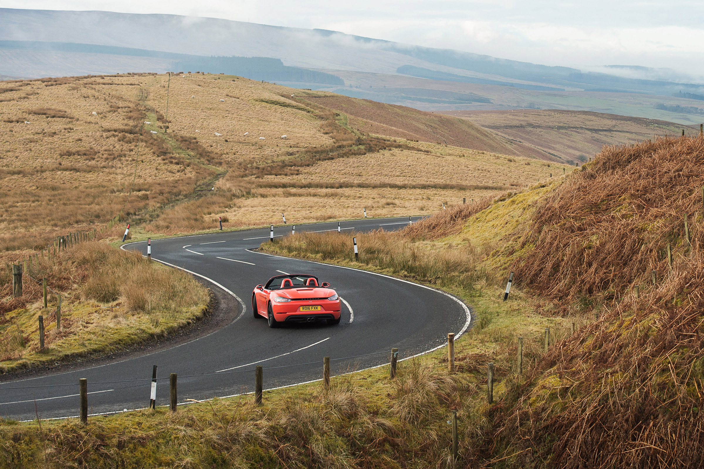 Porsche 718 Boxster S - moving rear]