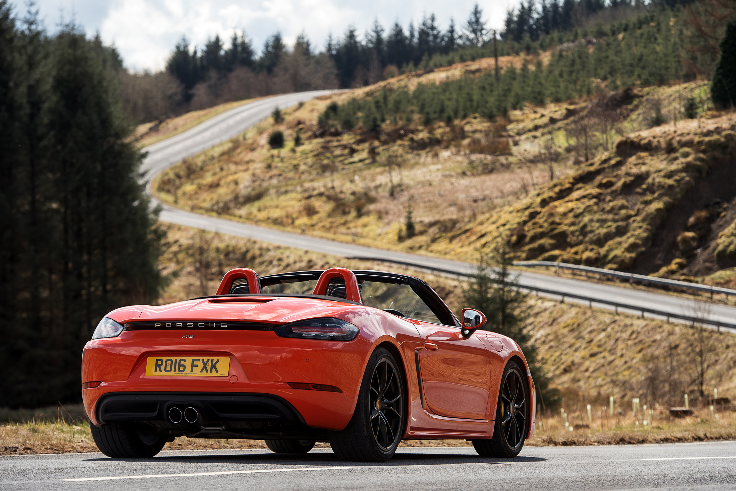Porsche 718 Boxster S - static rear