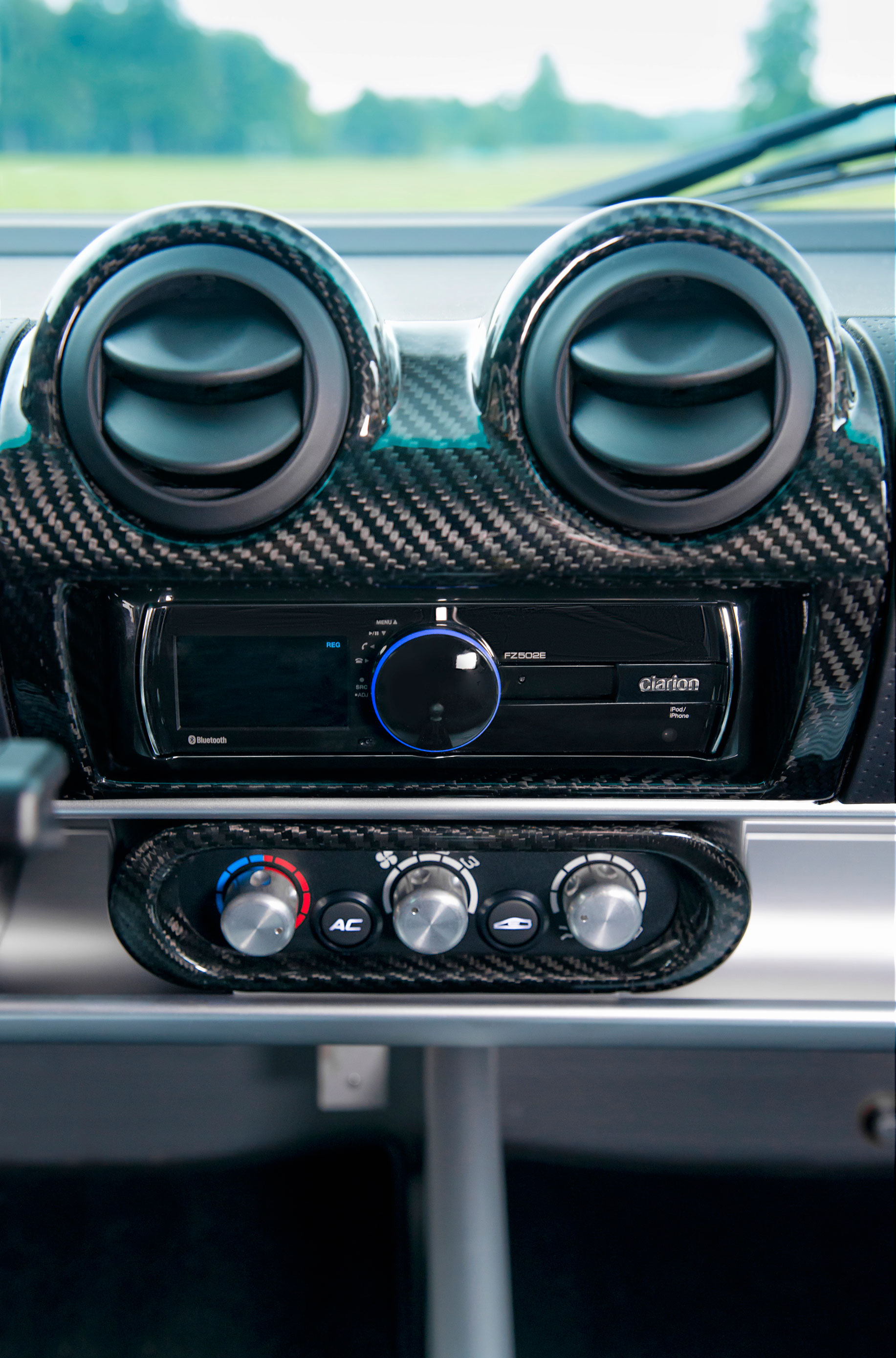 Lotus Elise Cup 250 - Infotainment system