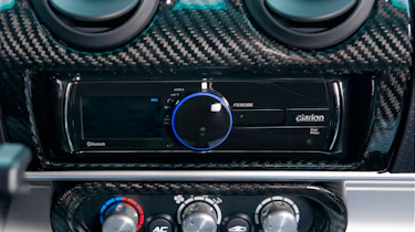 Lotus Elise Cup 250 - Infotainment system