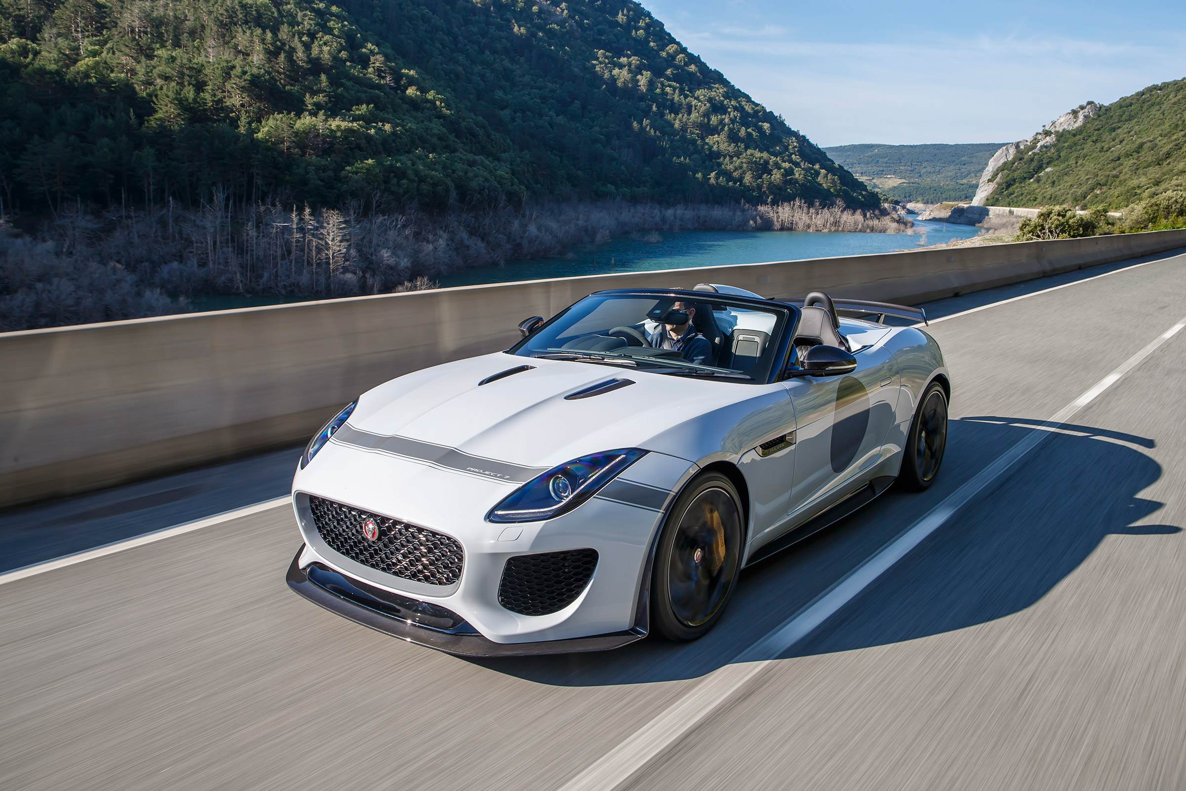 Jaguar F-Type Project 7 - white 