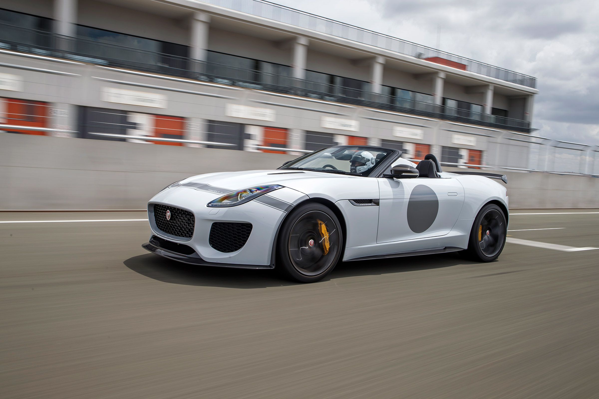 Jaguar F-Type Project 7 - white track